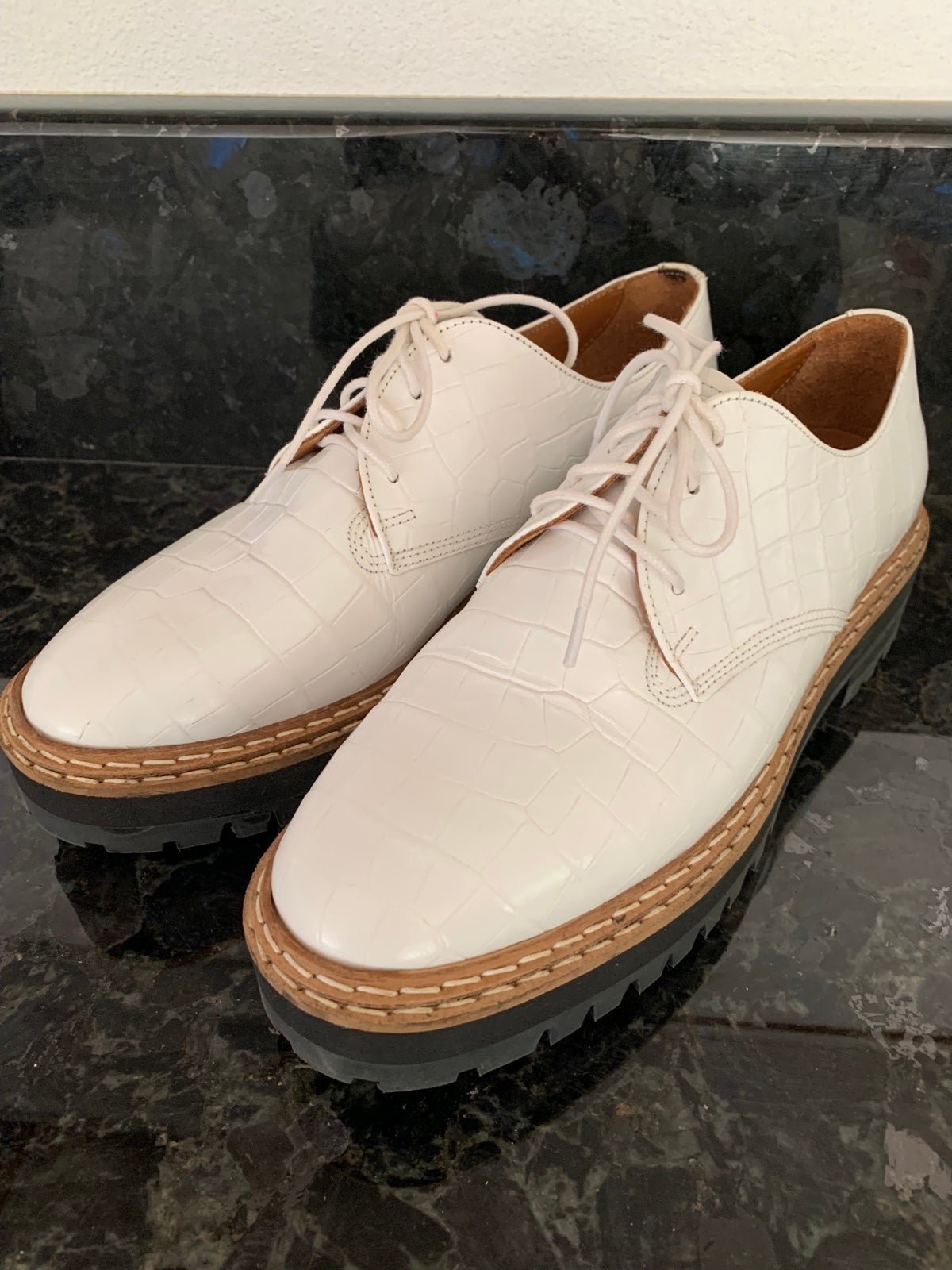 & OTHER STORIES WHITE CROC EMBOSSED LEATHER PLATFORM LACES OXFORD EU 40 , 9.5 M