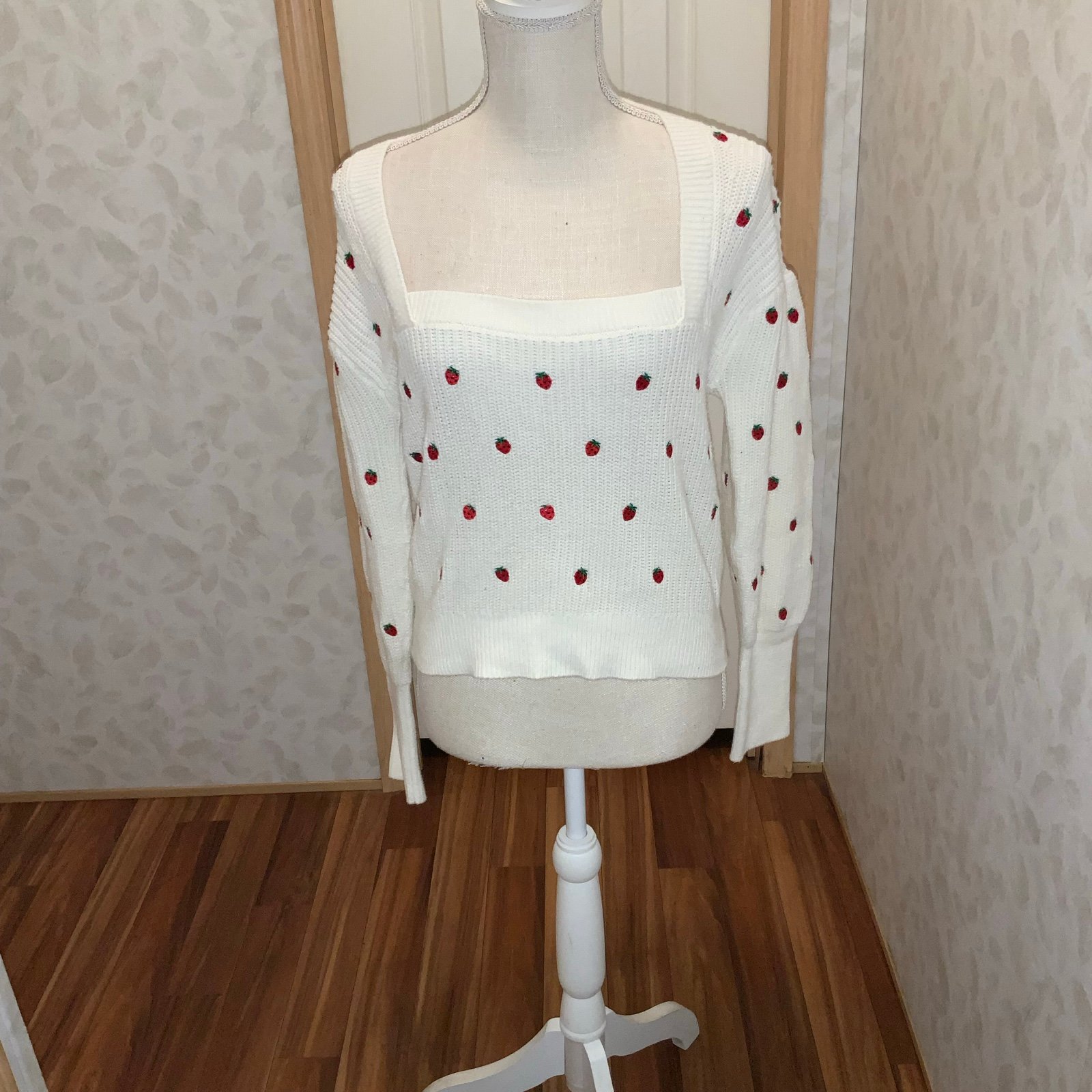 Women’s Maeve Strawberry All Over Sweater Preowned Size SMALL