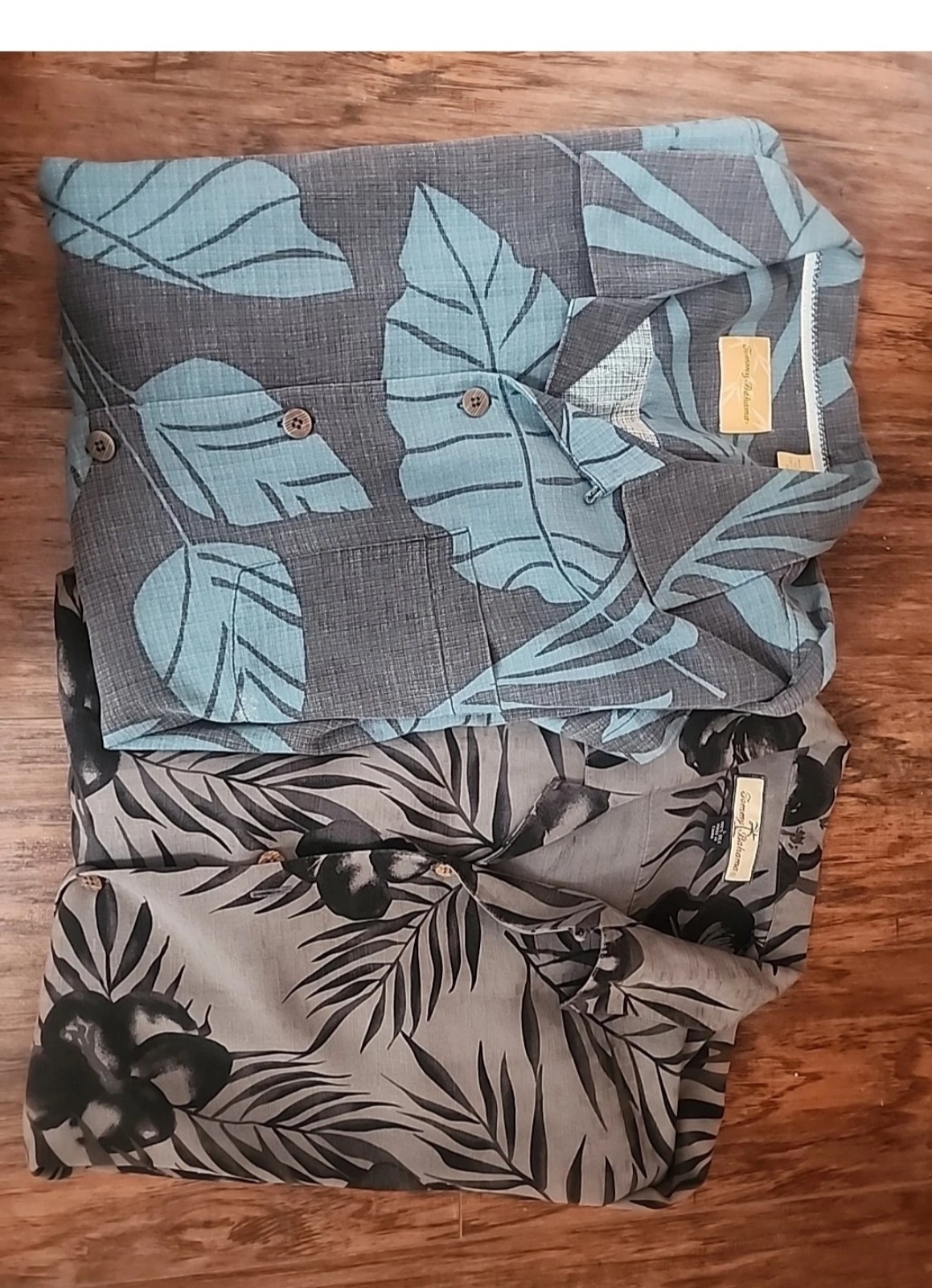 Tommy Bahama men silk Hawaiian shirts large lot of 2
