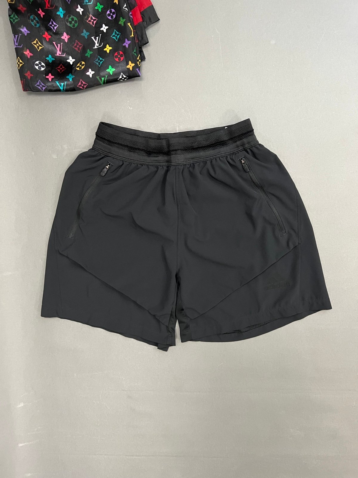 PAKAIAN ADIDAS Tech Shorts 2 Zip Pocket Black Logo