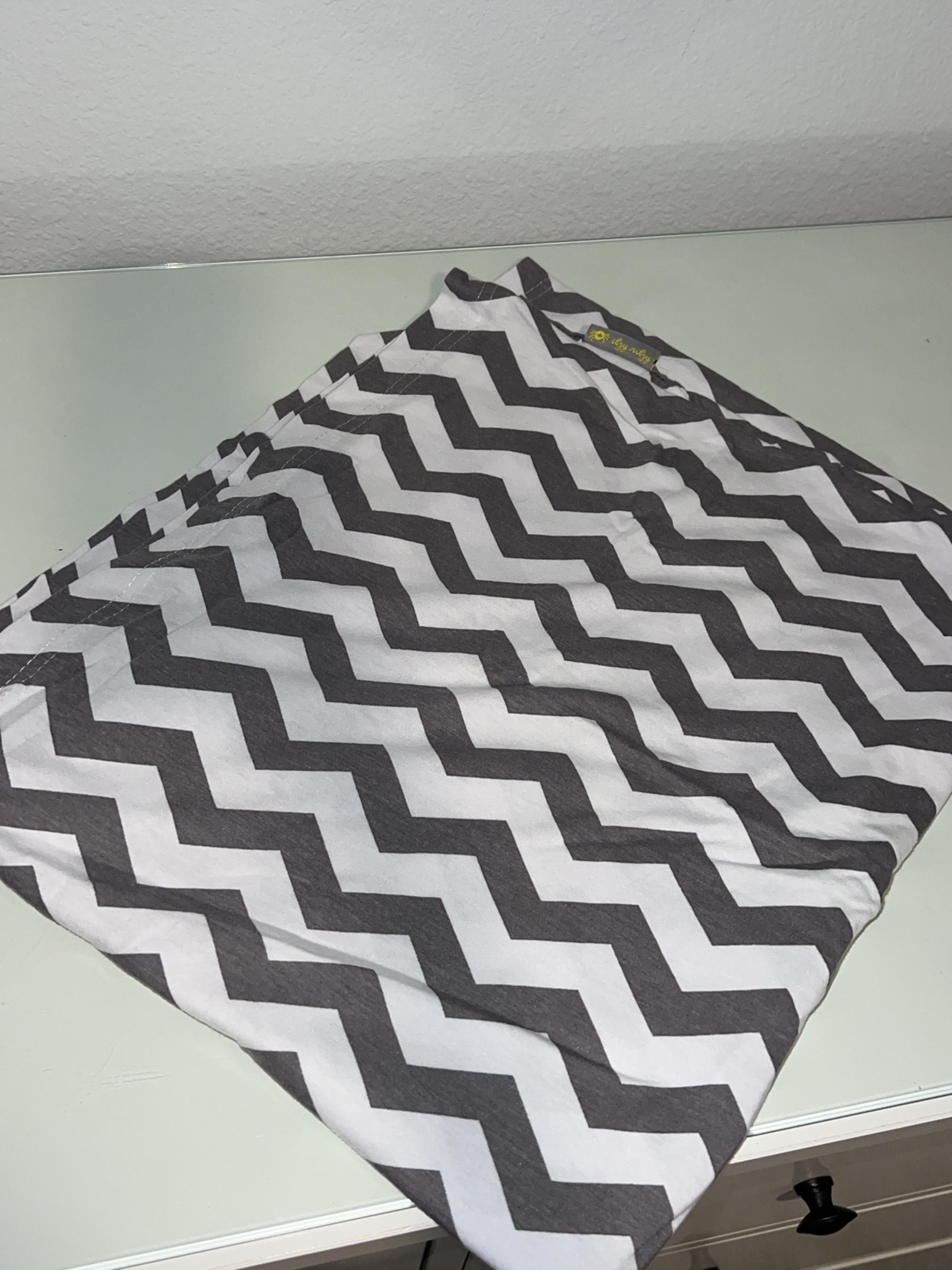 Itsy Ritzy 3 in 1 Scarf/ Seat/ Breastfeeding Cover