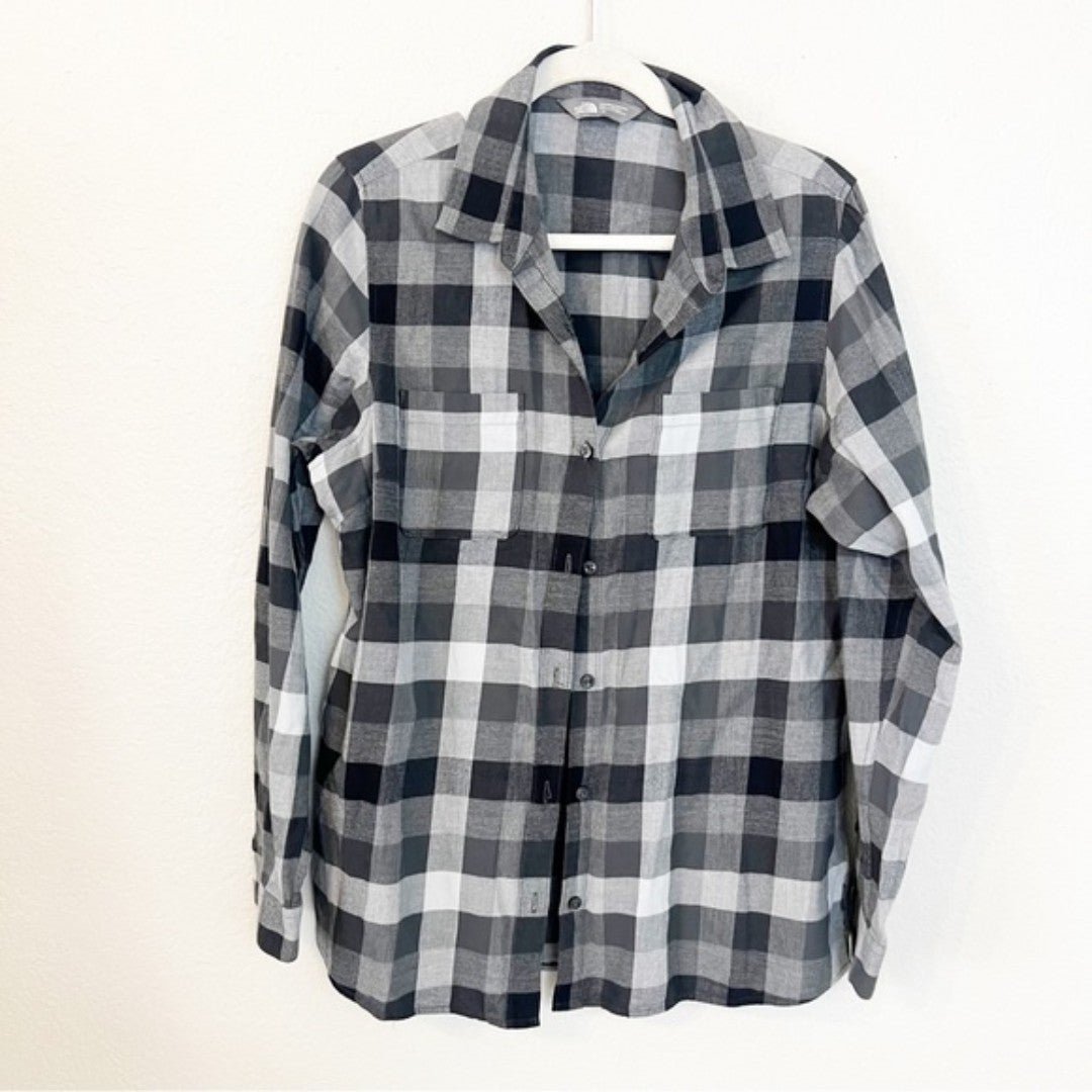 Woman's The North Face Flannel Gray Button Down Large Plaid Hiking Outdoor Large