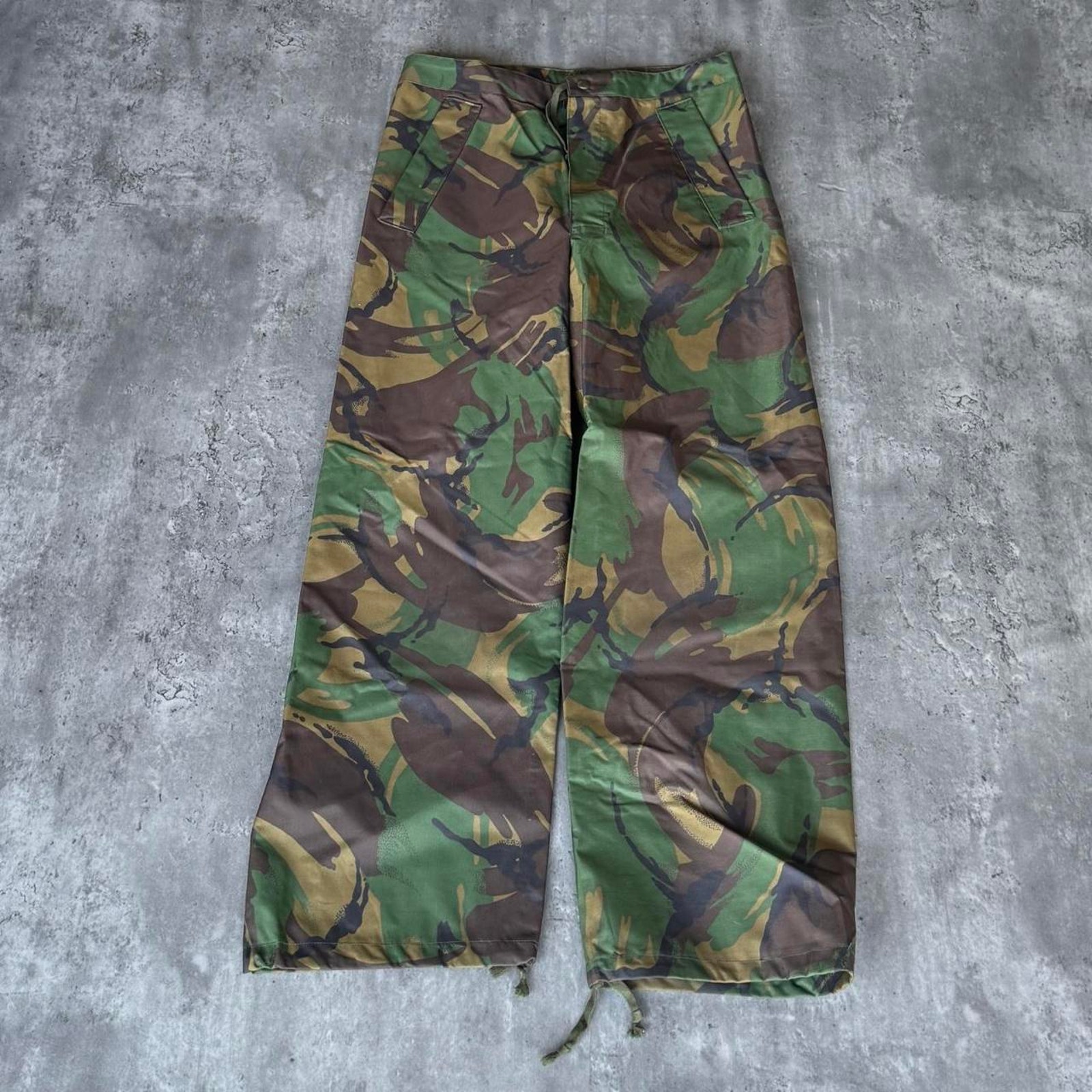 Vintage Y2K Camo Baggy Rainwear Gore-Tex Style Technical Utility Pants