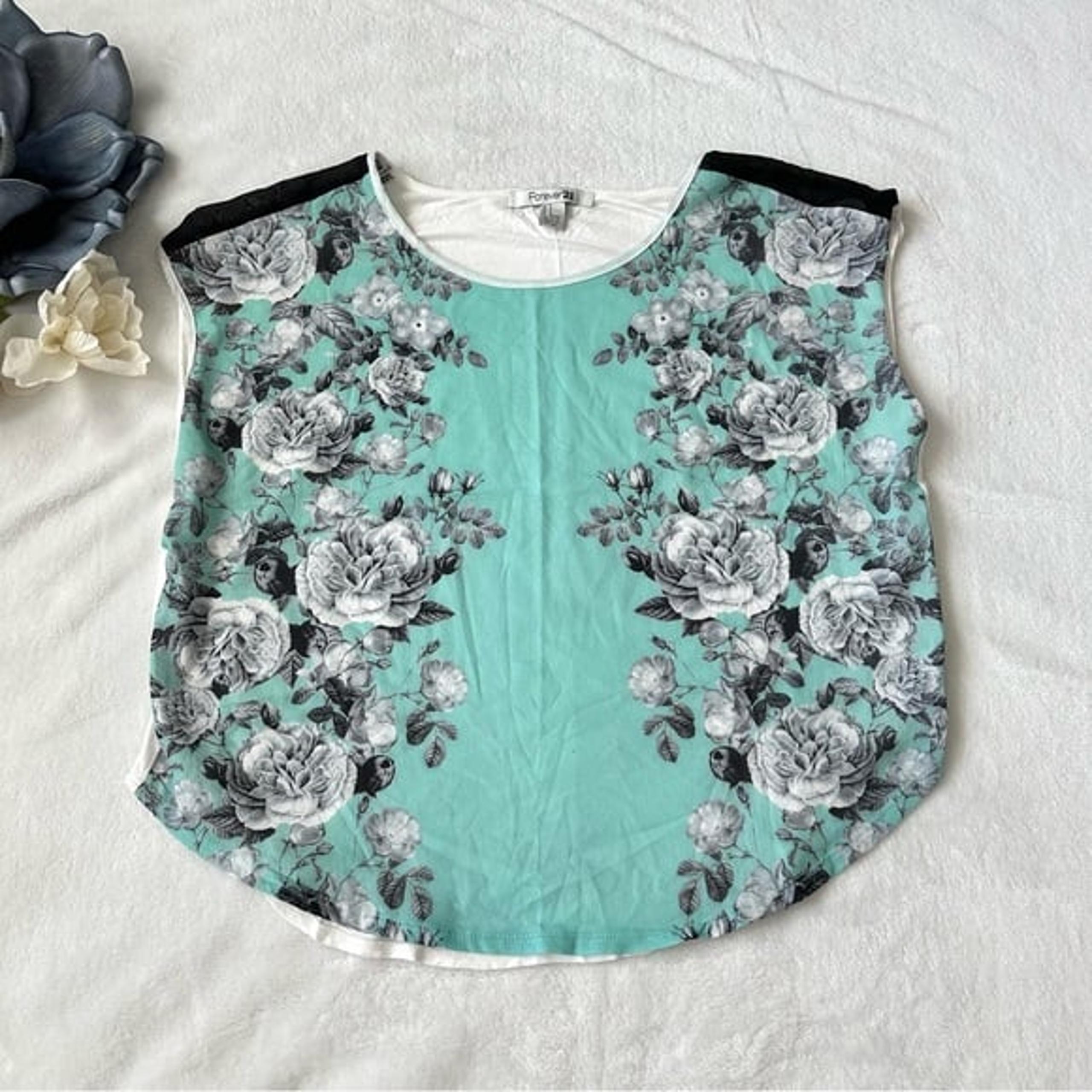 3/$20 Forever 21 Aqua Blue and White Vintage Floral Rose Blouse T-Shirt