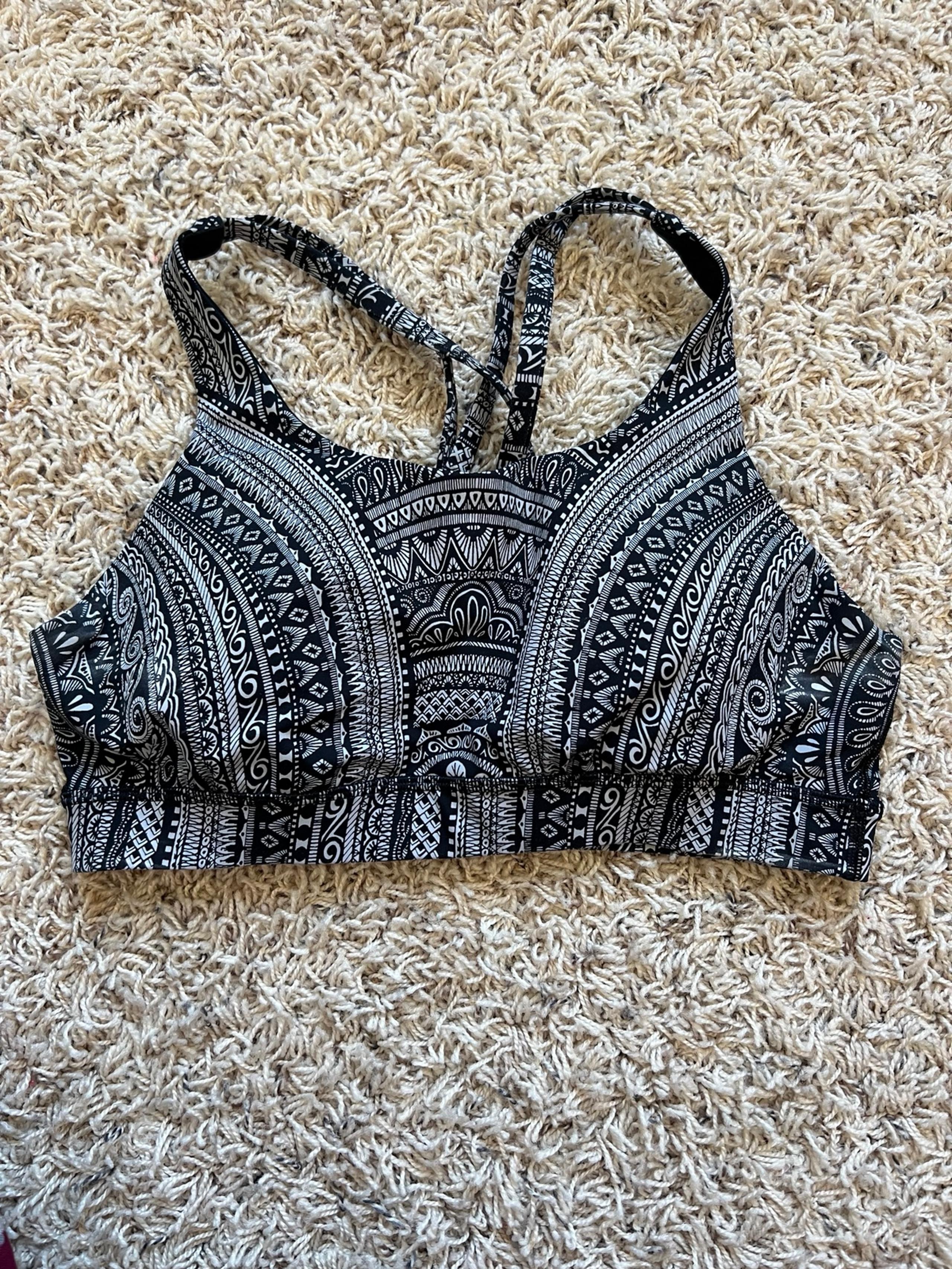 Lululemon size 8 sports bra