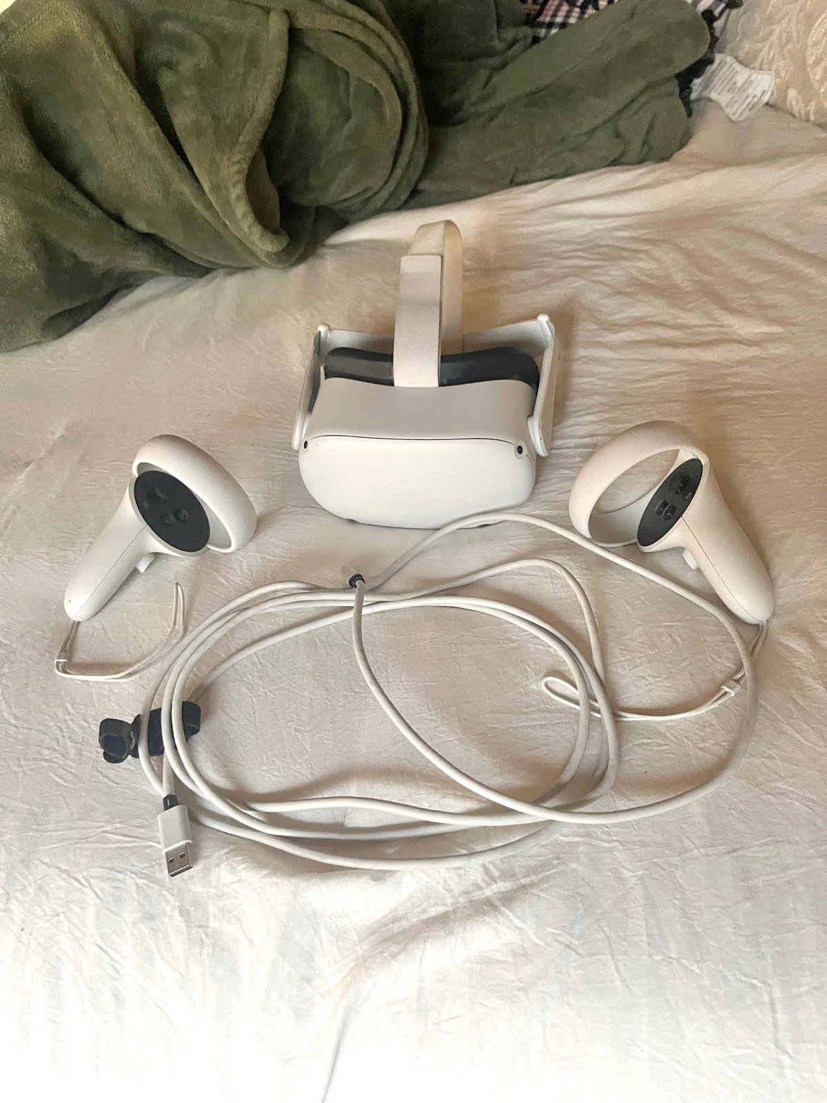 OCU LUS Quest 2 VR Headset