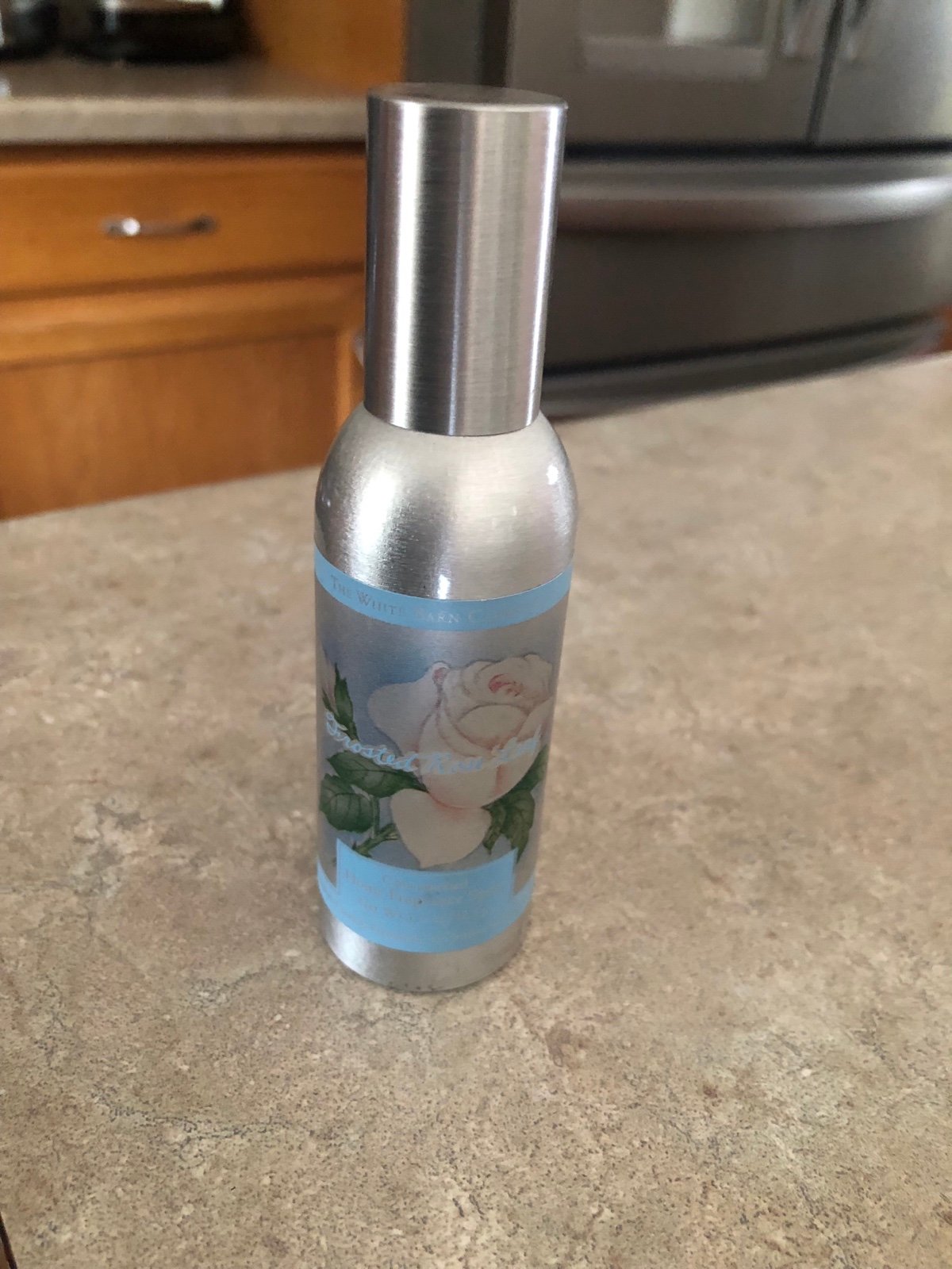 Bath & Body Works Frosted Rose Leaf Room Spray 1.5 oz new rare