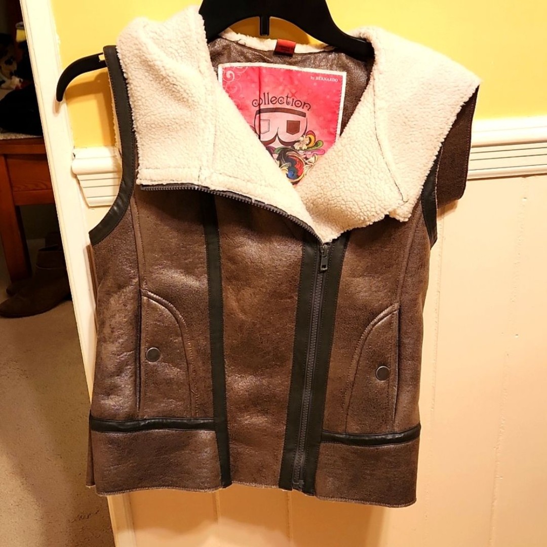 Bernardo Women's Brown-Gray Taupe Faux Shearling Moto Vest Size S
