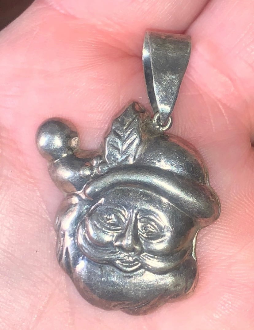 Beautiful solid sterling silver Santa Claus Saint Nicholas sentence