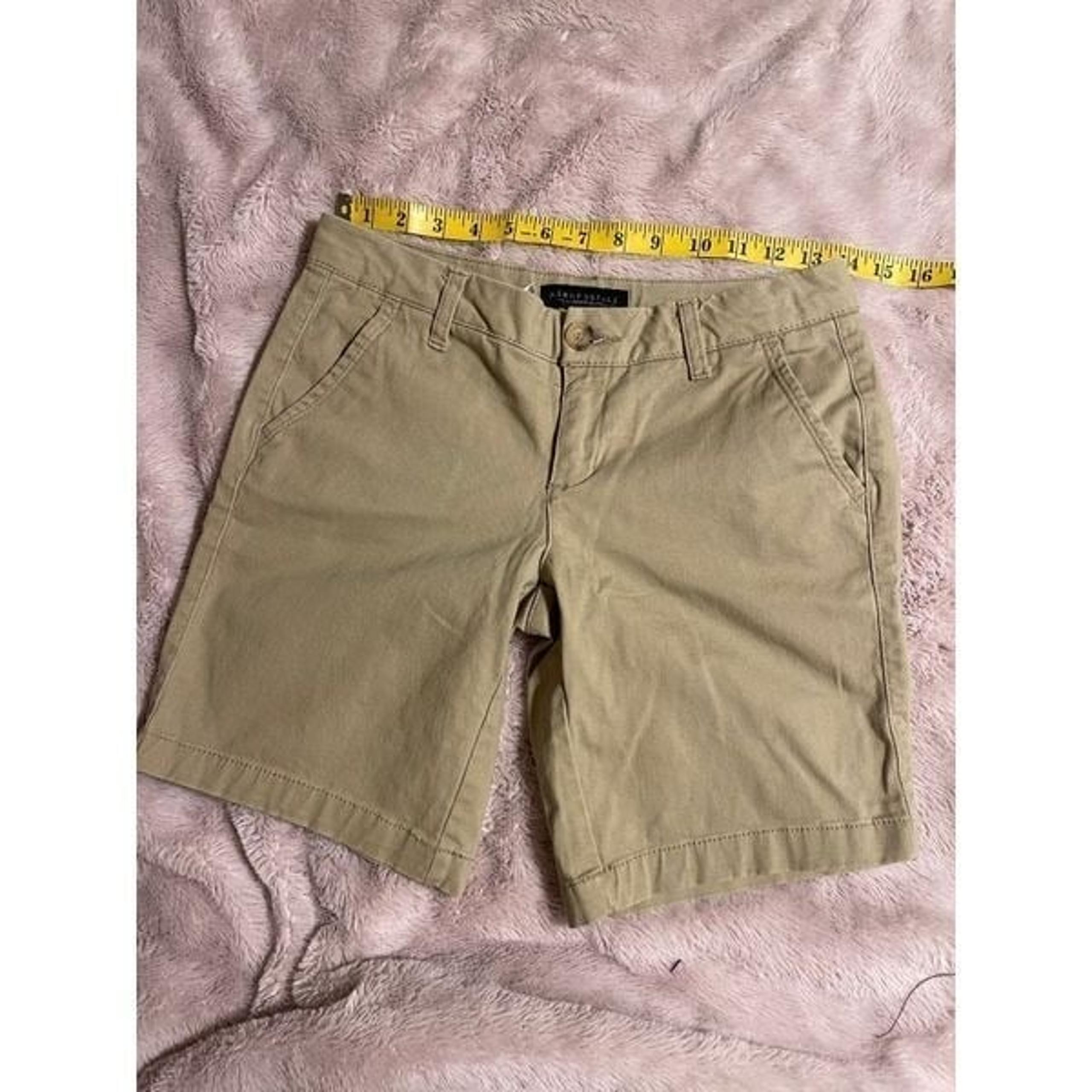 Aeropostale Bermuda Twill Short Women's Tan Bermuda Shorts Stretch size 2