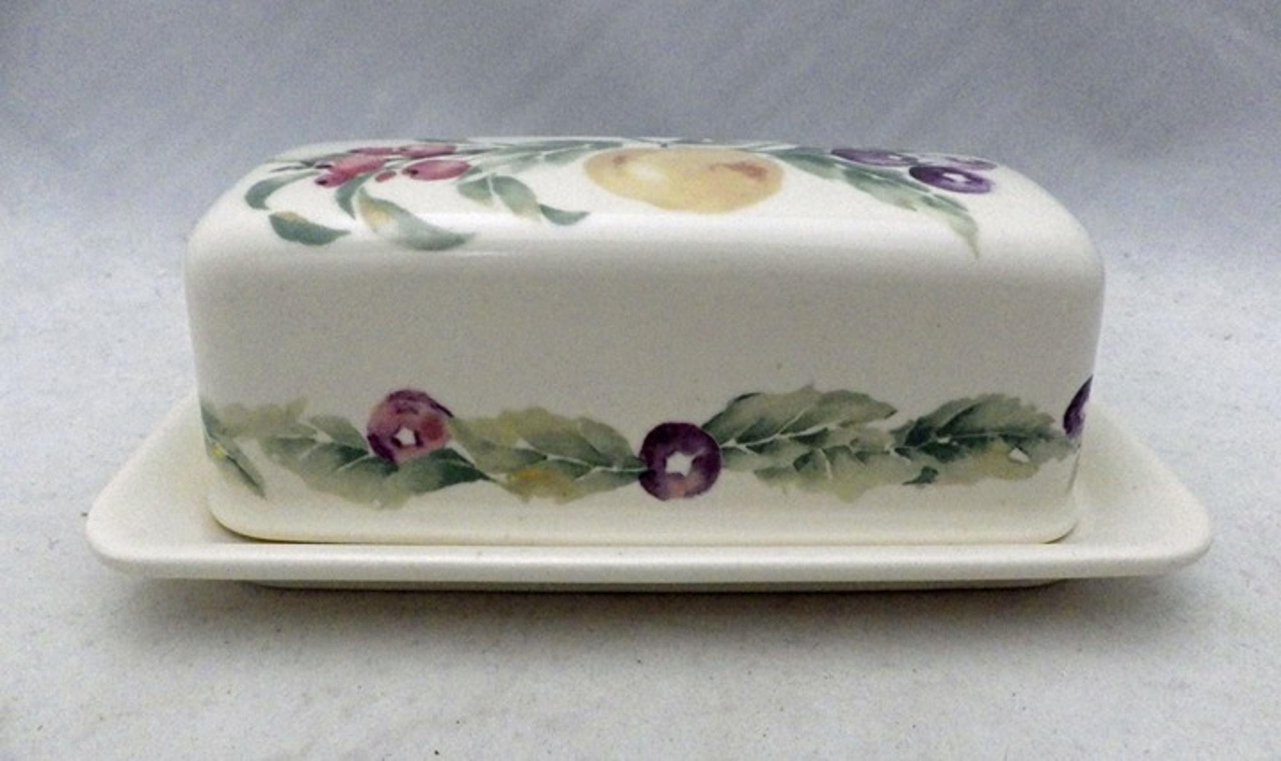 Pfaltzgraff Jamberry pattern - 1/4 lb. stick Butter dish with Lid - USA - EUC
