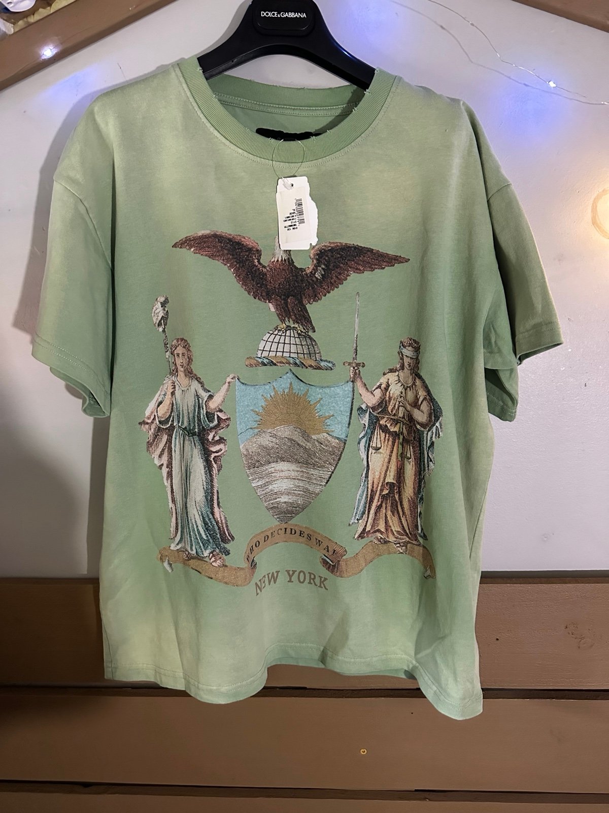 Who decides war boxy fit sage green t shirt size M