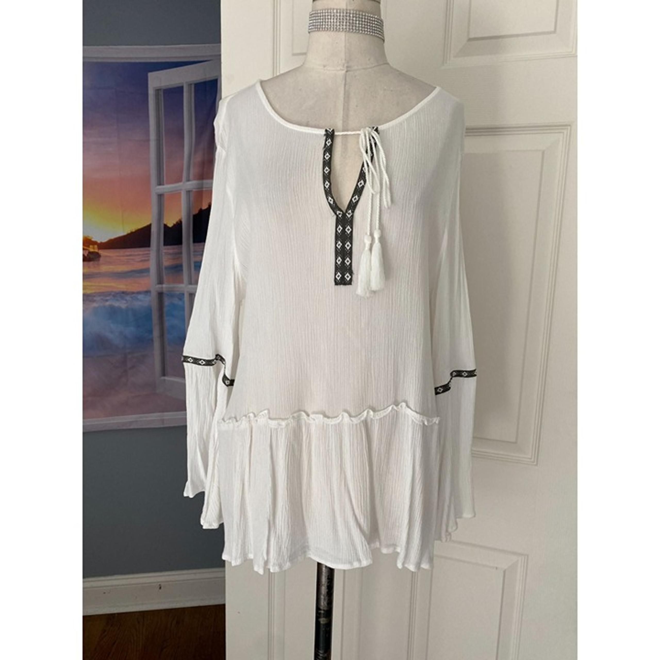 Soho New York & Co white bell L/S tunic black embroidered trim top/coverup Mediu