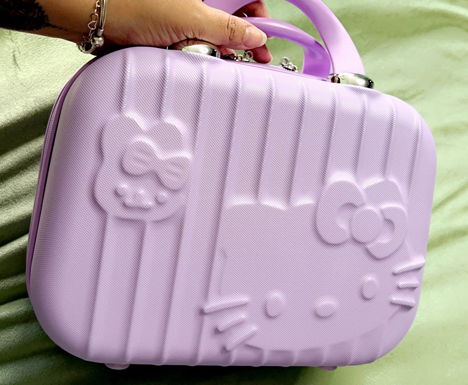 Hello Kitty hard travel lounge