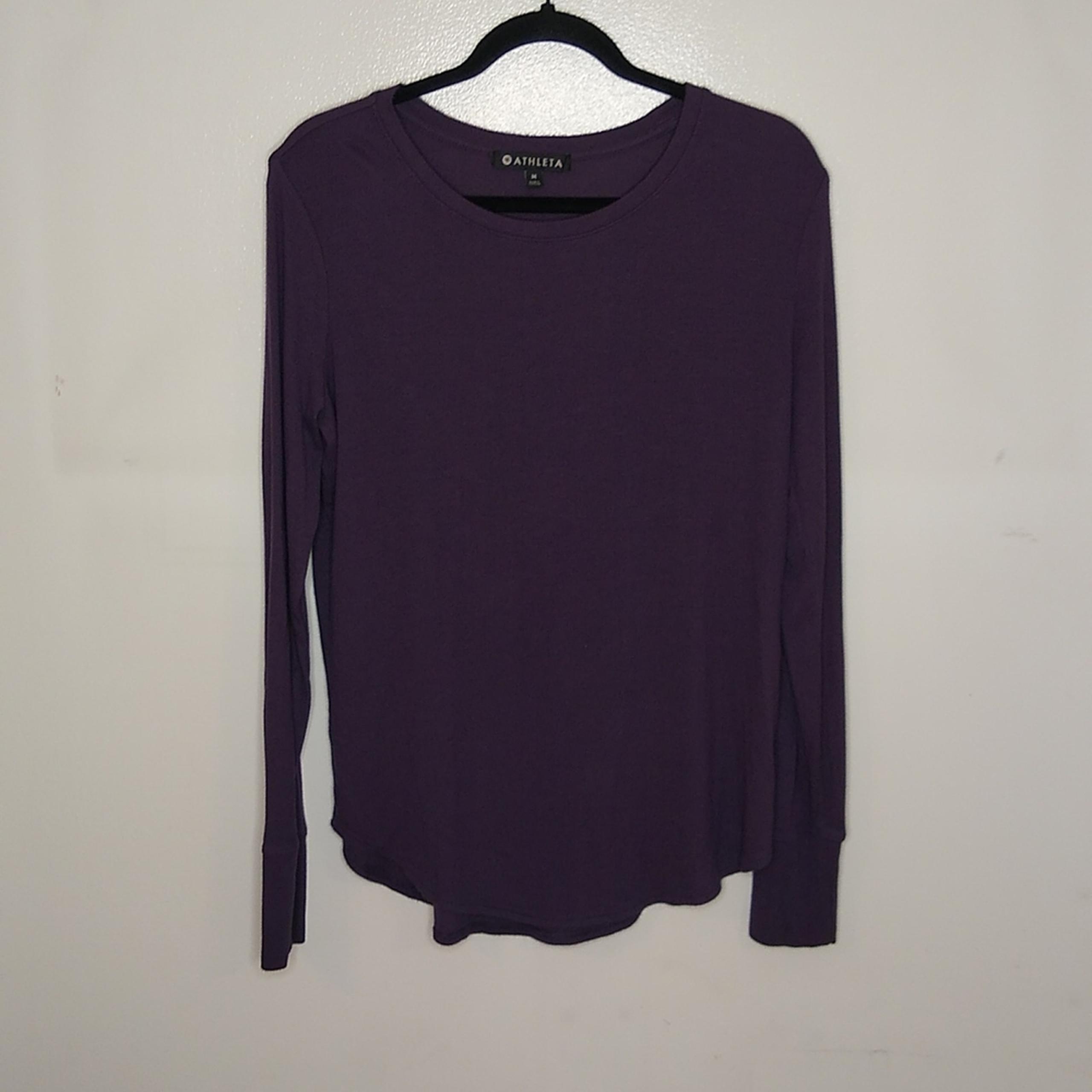 ATHLETA Women's size medium purple long sleeve knit top. Casual