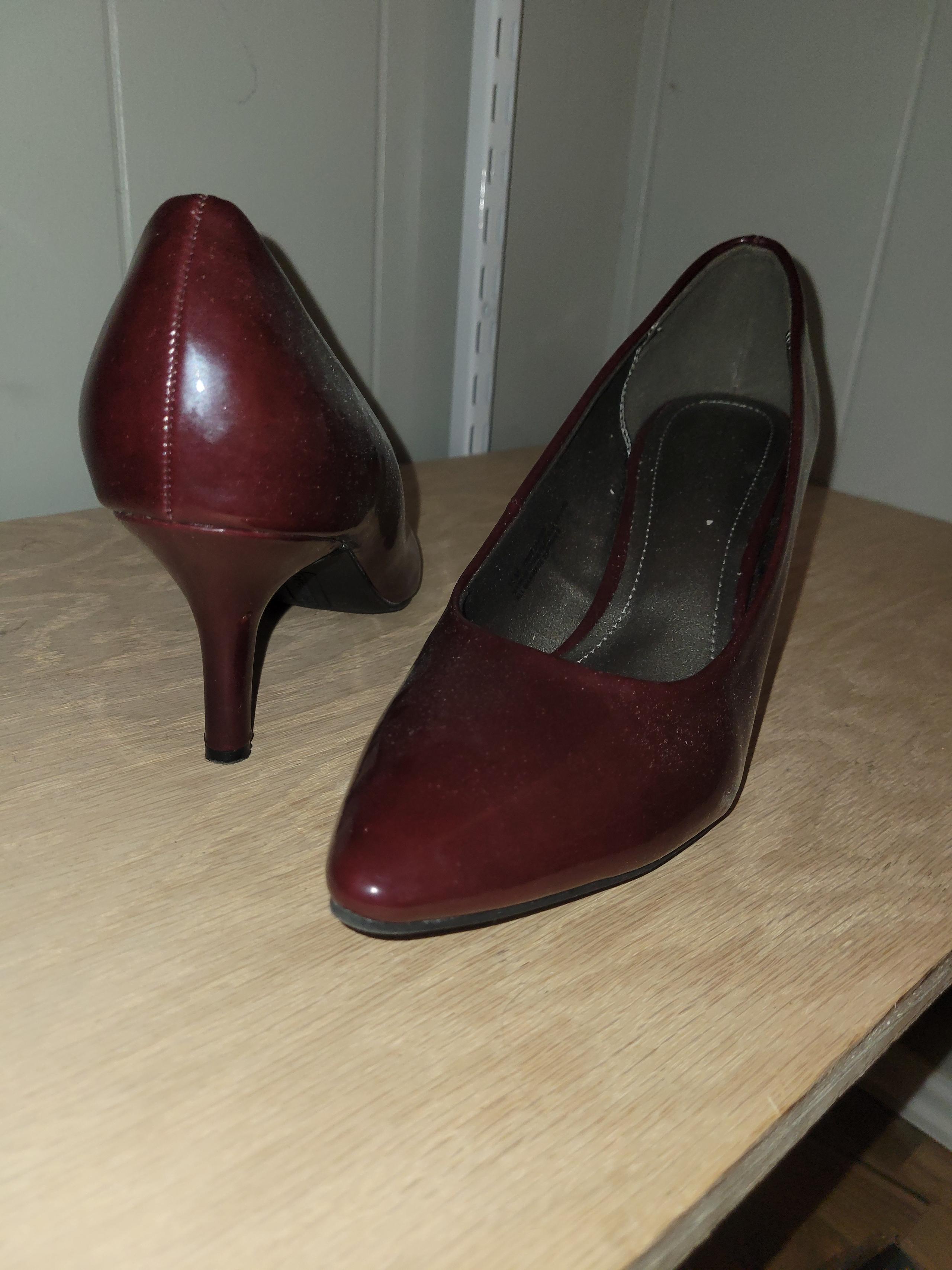 Maurices stiletto heel pumps