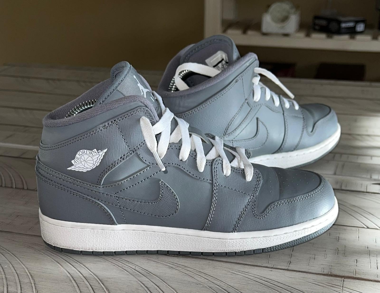 Nike Jordan 1 Mid Retro Cool Grey 5547 25-003 Size Youth 7Y/Women 8.5