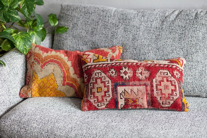 Gold and red pillowcases