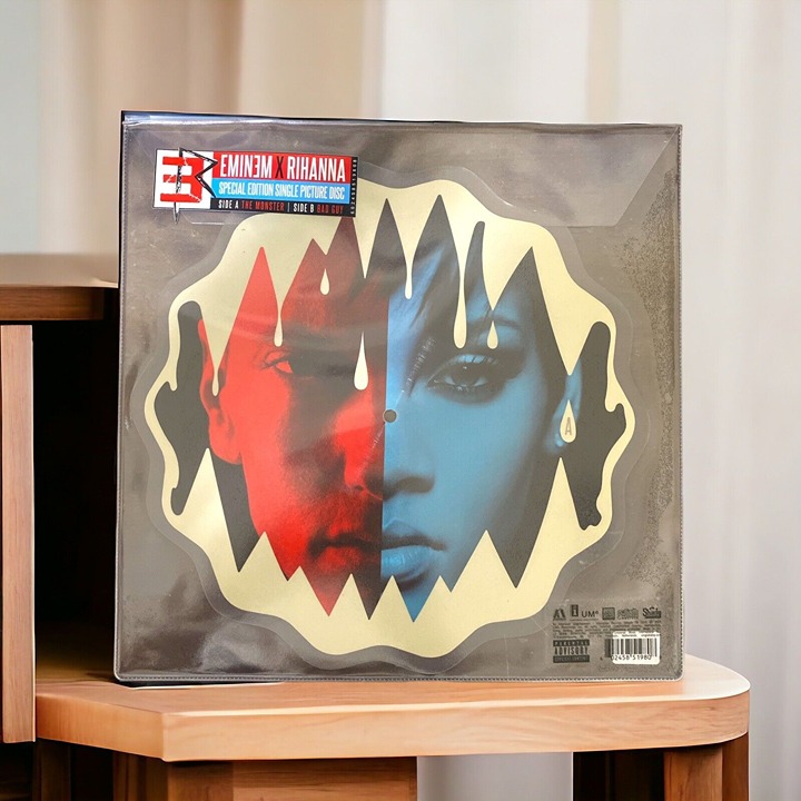 Eminem / RIHANNA - the Monster 7 Die Cut Vinyl IN HAND