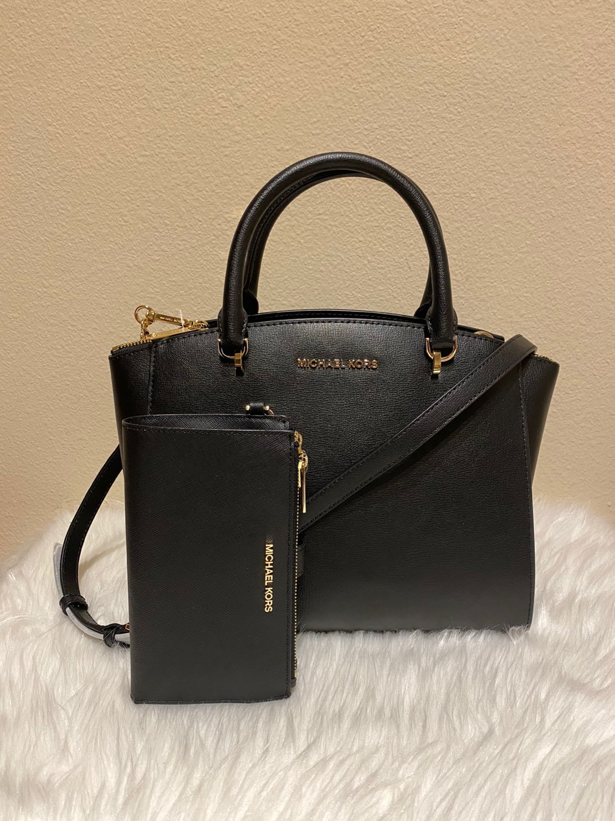 Michael kors purse and wristlet set