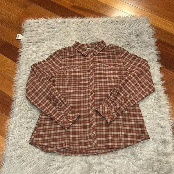 Royal Robbin’s red and tan plaid cotton long sleeve button front shirt