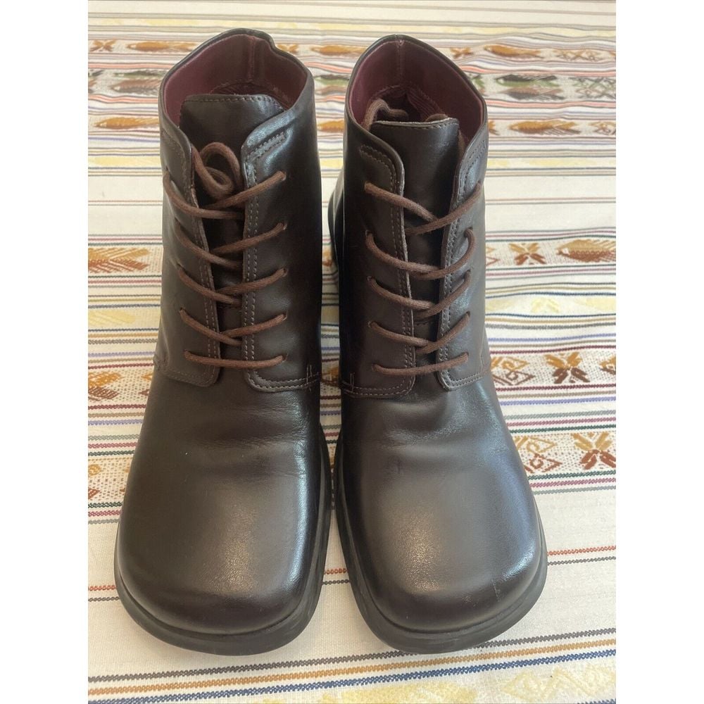 Very Nice Vintage Nine West Women's Lace up Brown Short Leather Boots