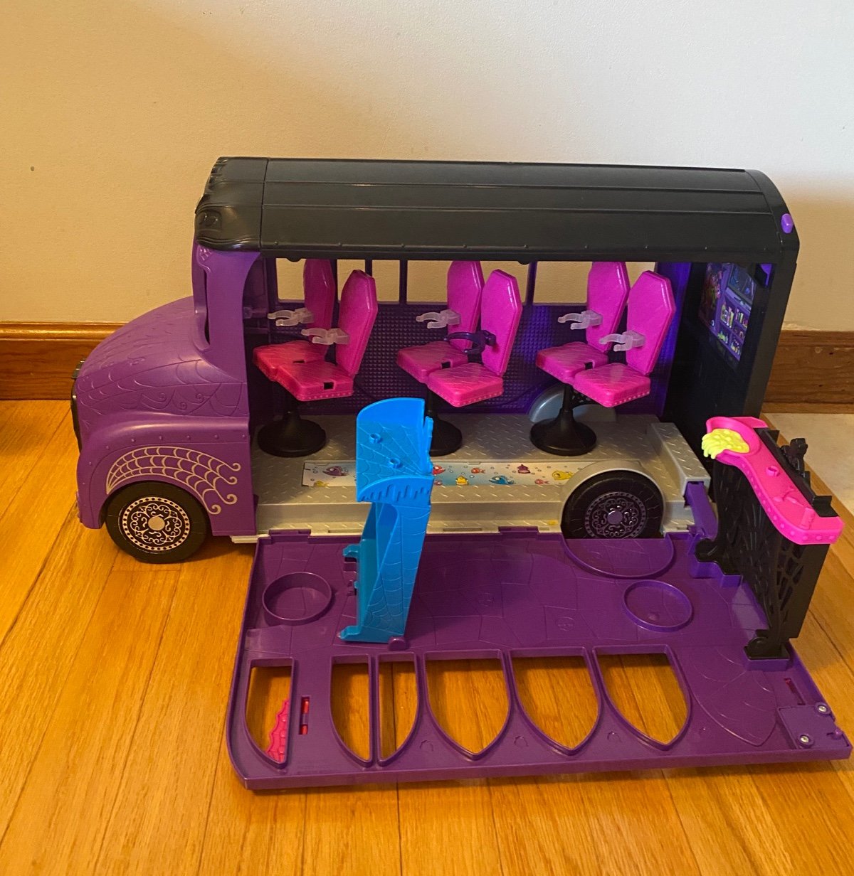 Monster High School Bus Van Purple Spa Set Vehicle Sea Storage Mattel 2016