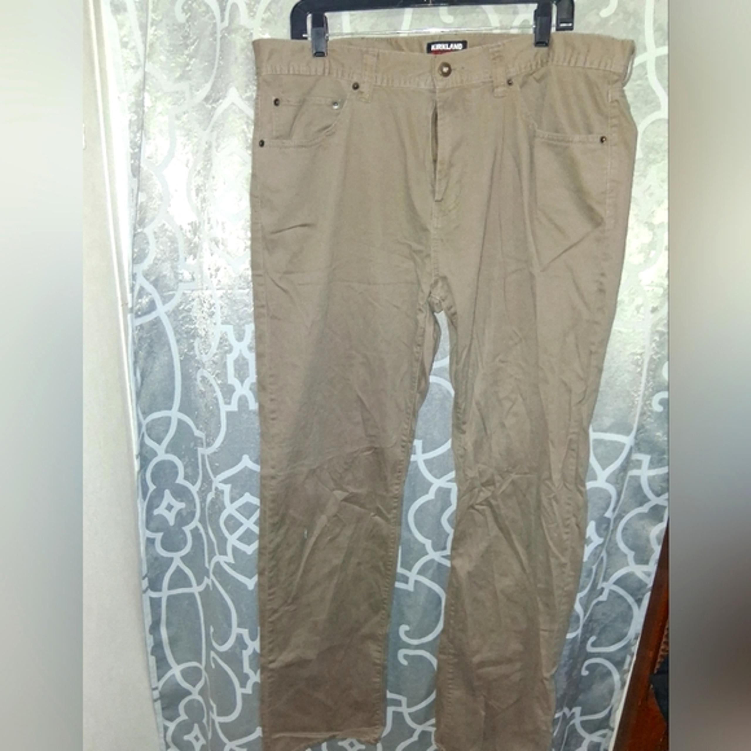 Men's Kirkland Signature Khaki Pants Size 38/34