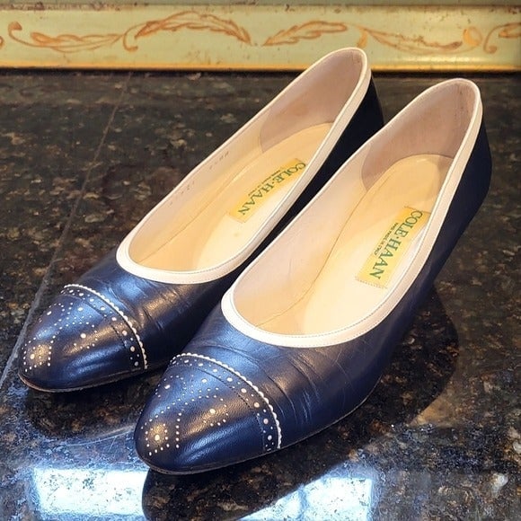 Vintage Women's Cole Haan Brogue Tip Heels Navy and White Size 7.5 Narrow