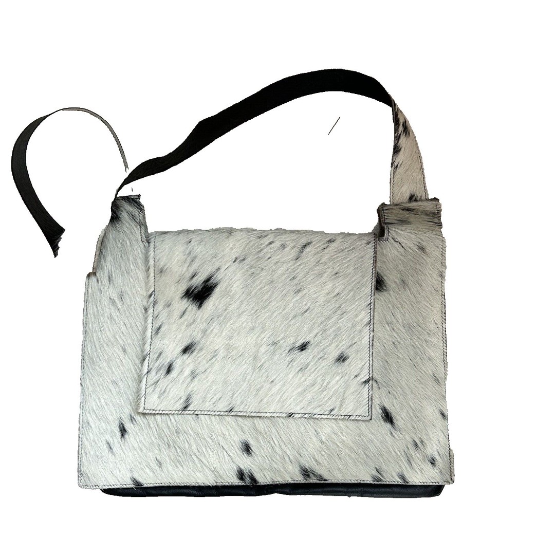 Calma Chicha Leather Messenger Bag
