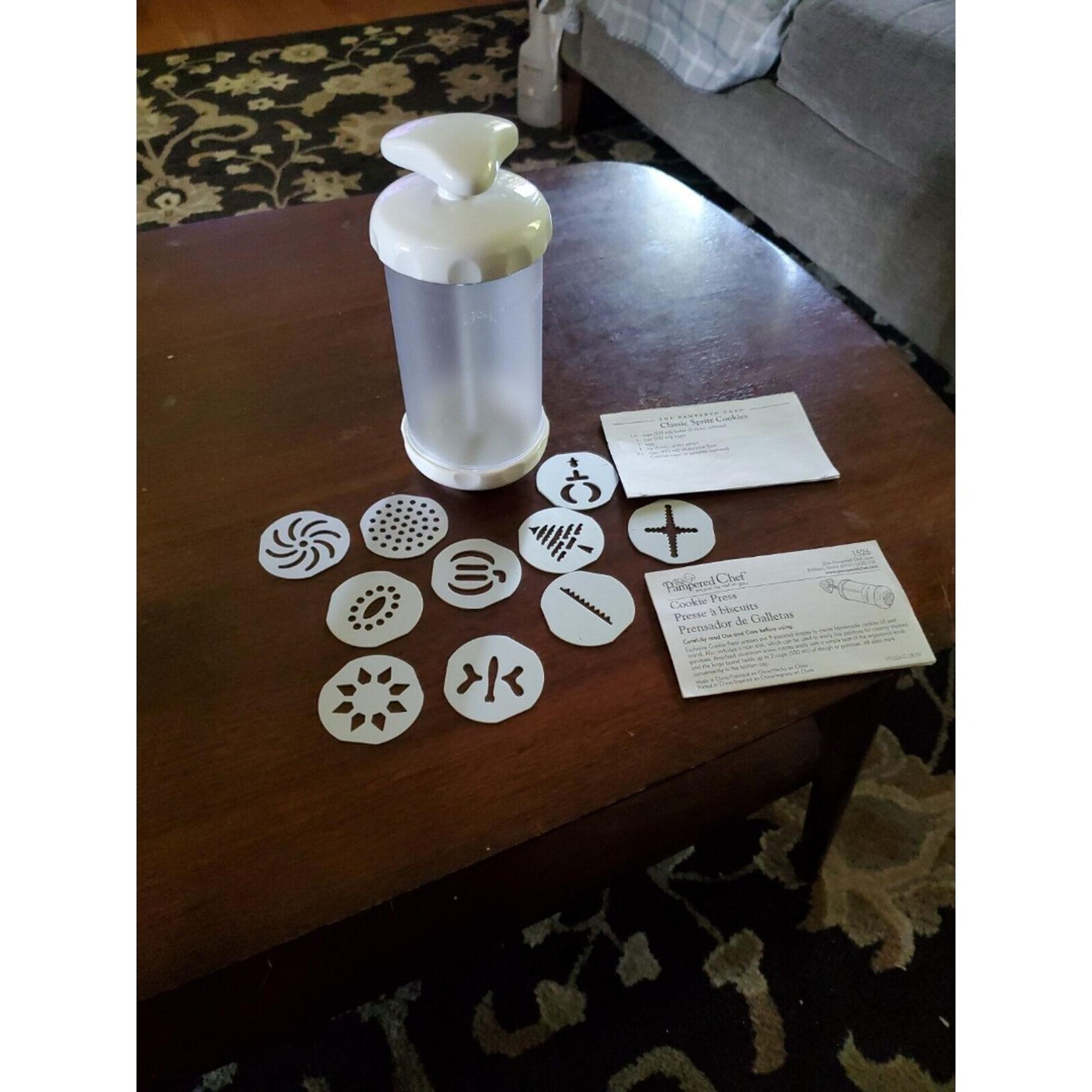 Pampered Chef COOKIE PRESS  W/ 10 Discs And Instruction With Original Box 1526