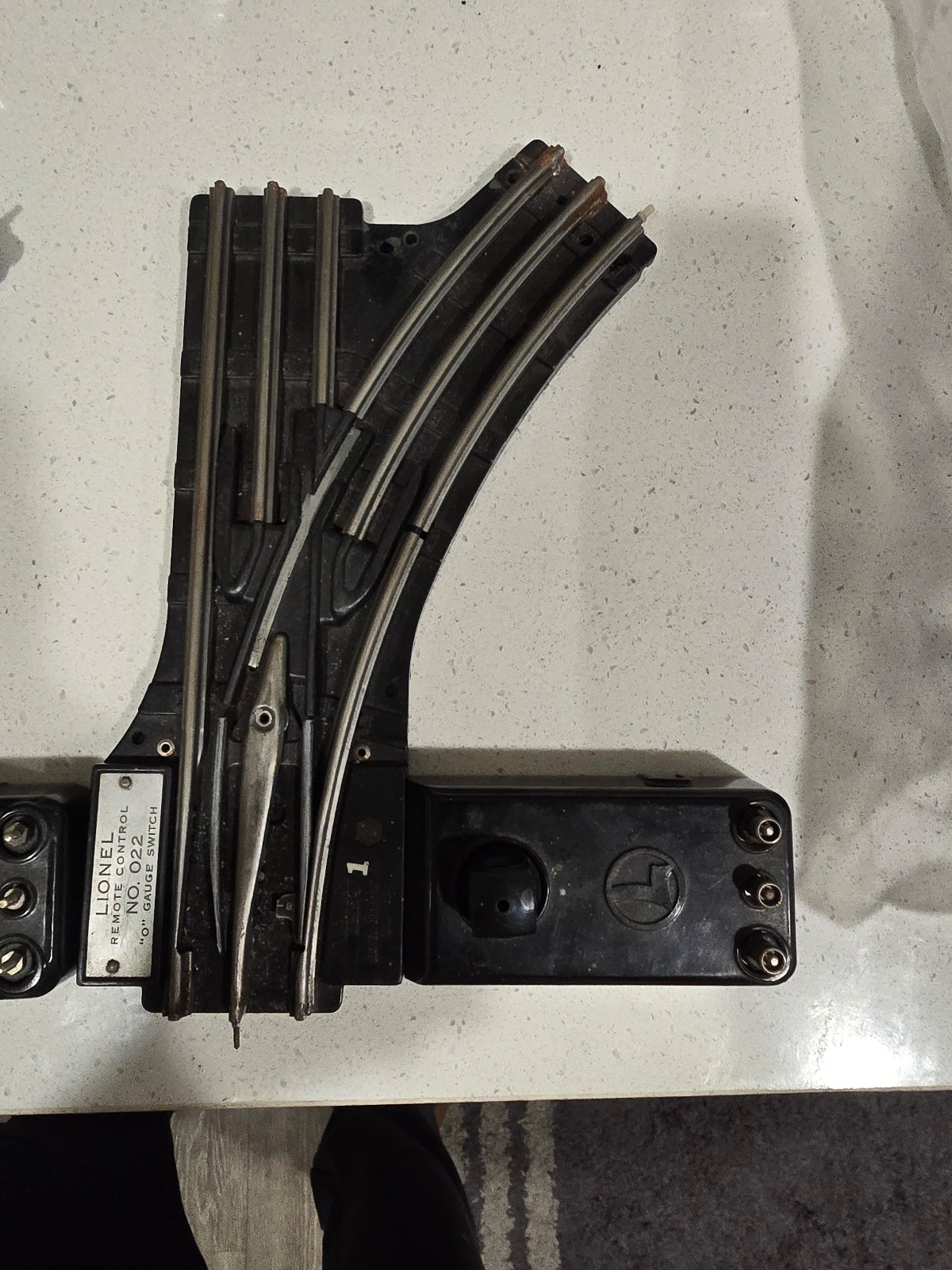 5 lionel working no. 022 switches, one remote controller