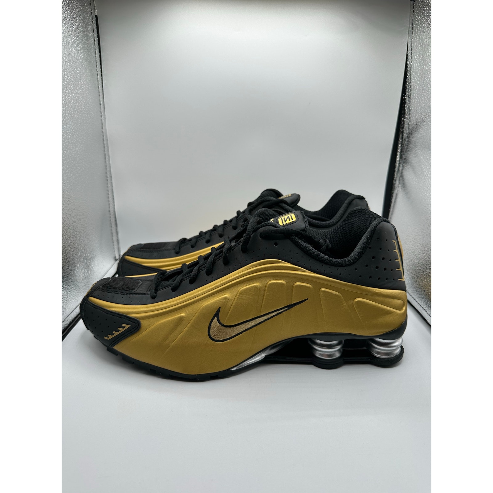 Nike Shox R4 “Black Metallic Gold” size 12 men’s used