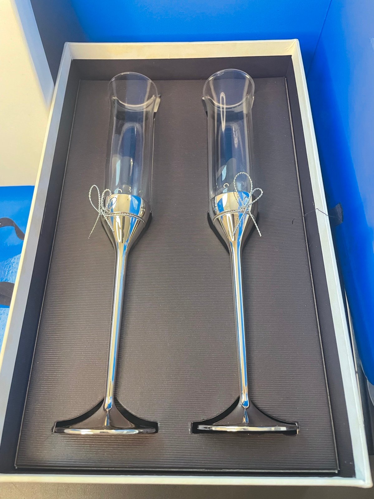 Set of 2 Love Knots Toasting Flutes Vera Wang Wedding Toast