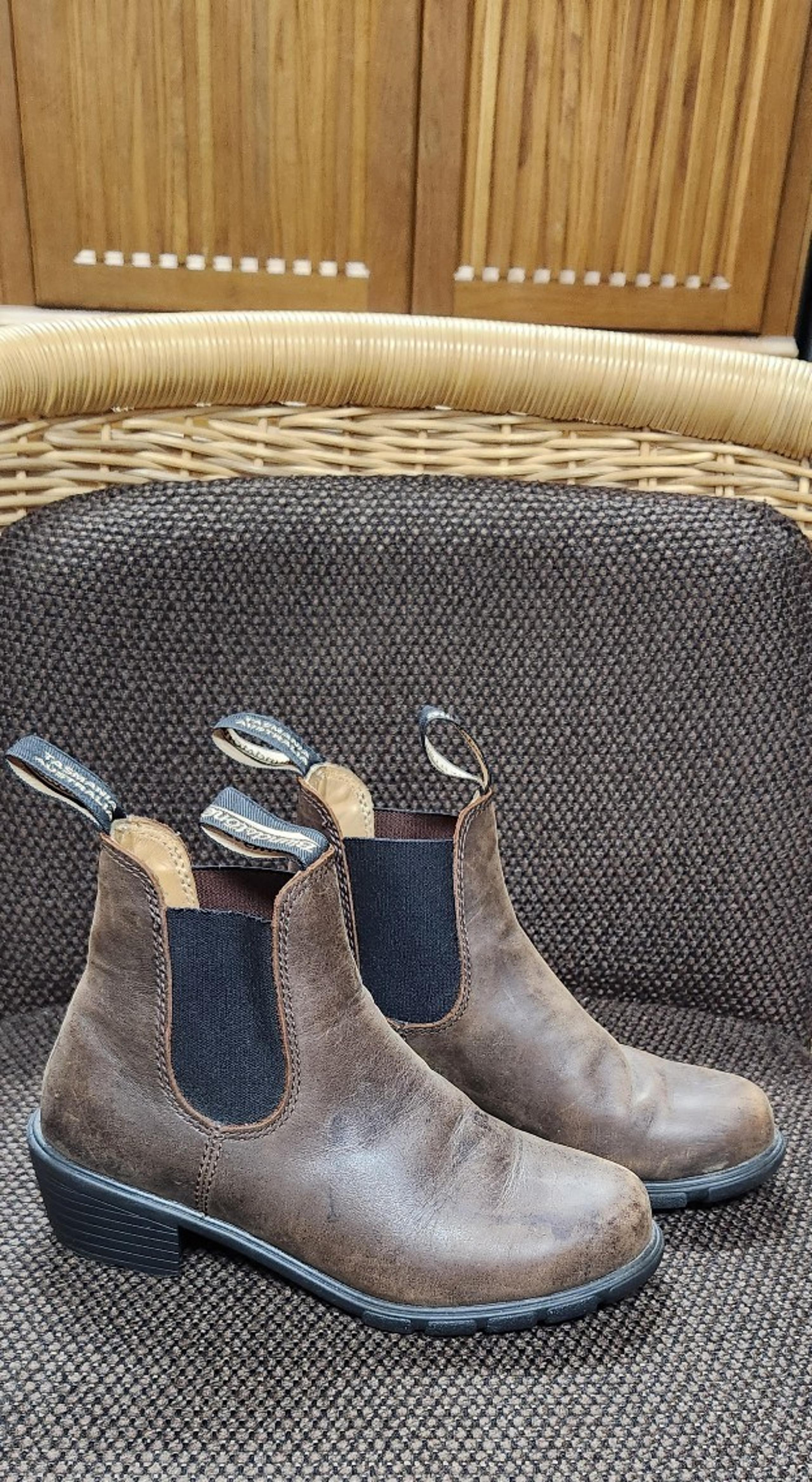 blundstone boots women