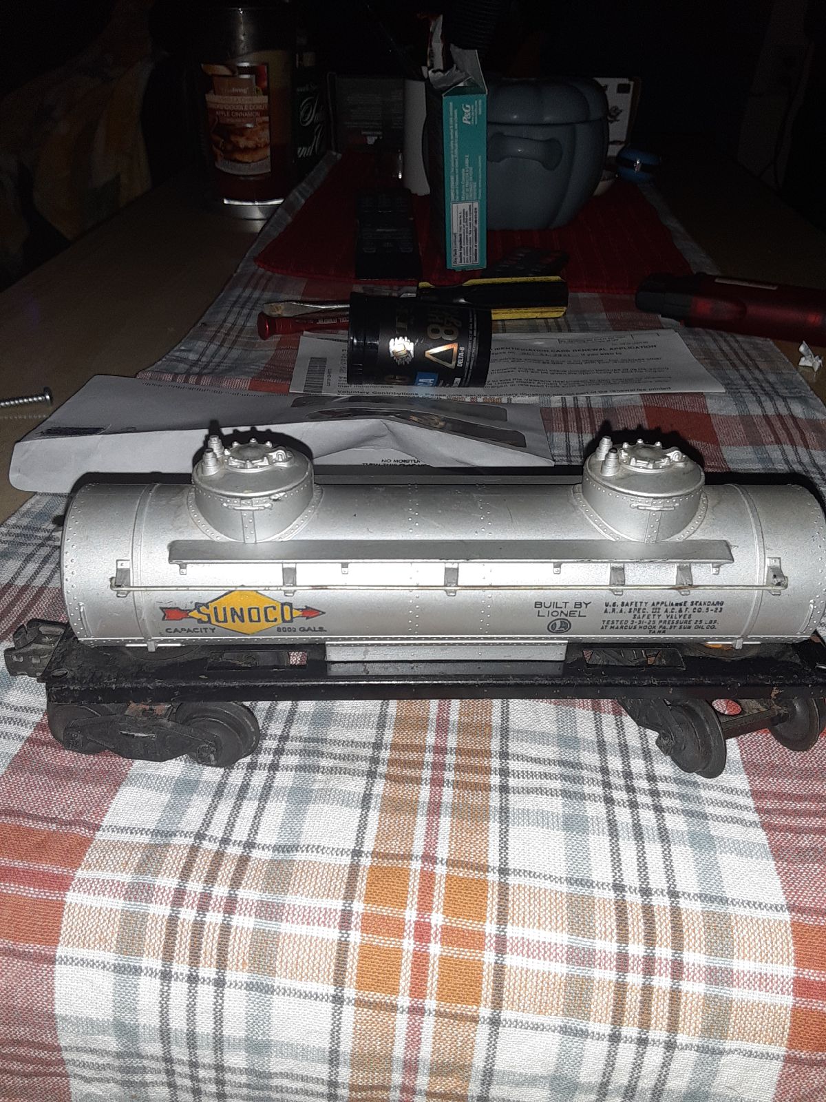 LIONEL SUNOCO 8000 GALLON TANK CAR NRMINT CONDITION
