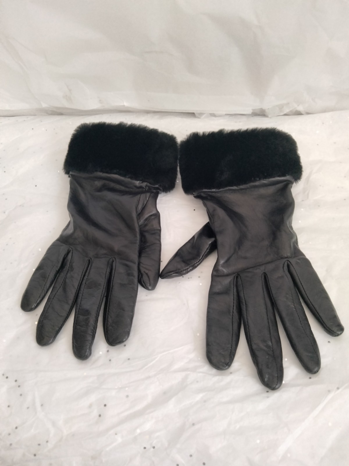 UGG Leather Pompom Gloves size L