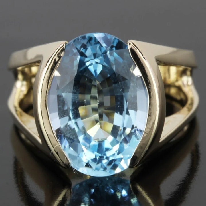Vintage 14K Yellow Gold Oval Blue Topaz Anniversary / Cocktail / Birthstone Ring