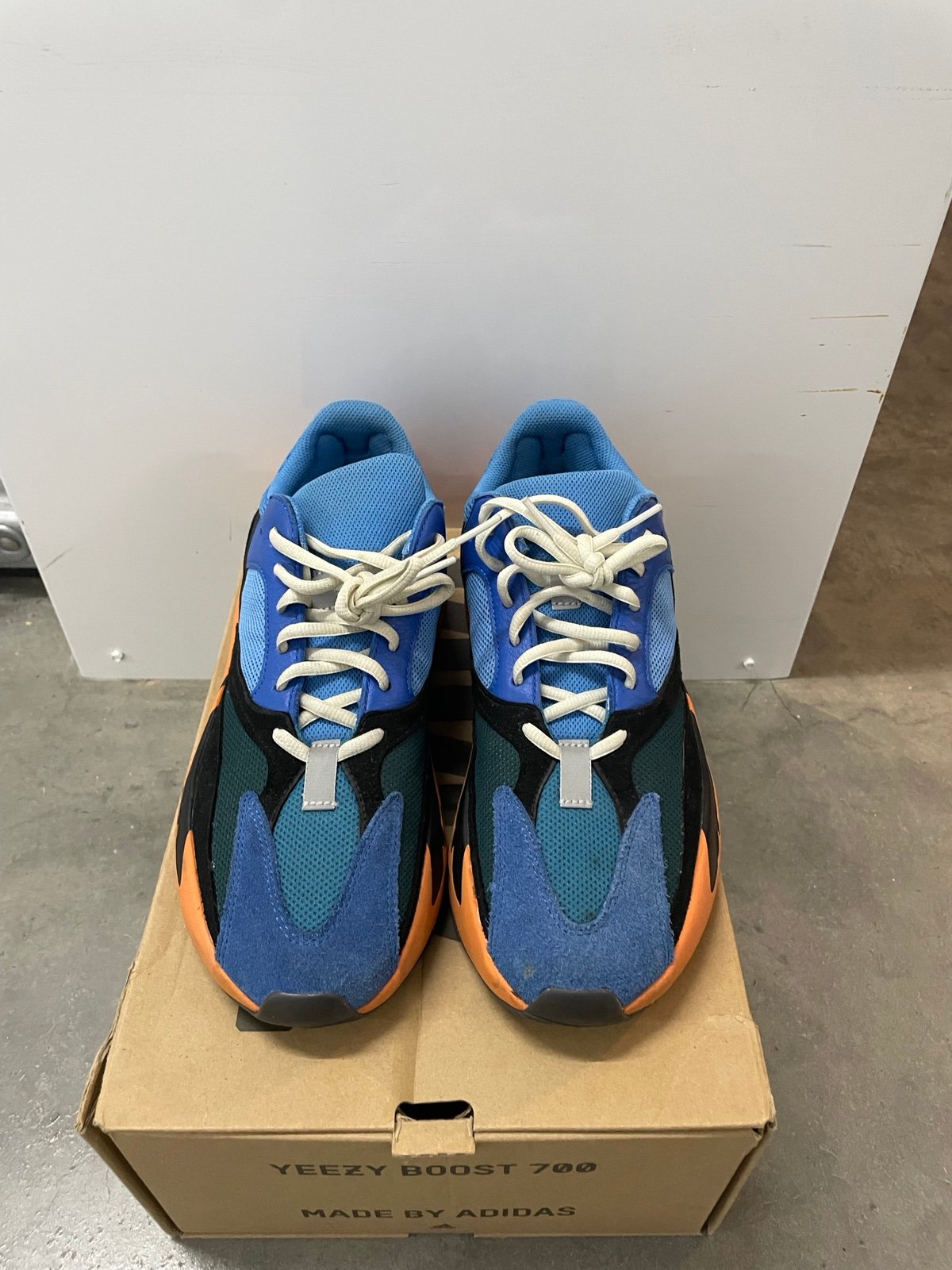 Yeezy 700 hi Res Blue Sz 10