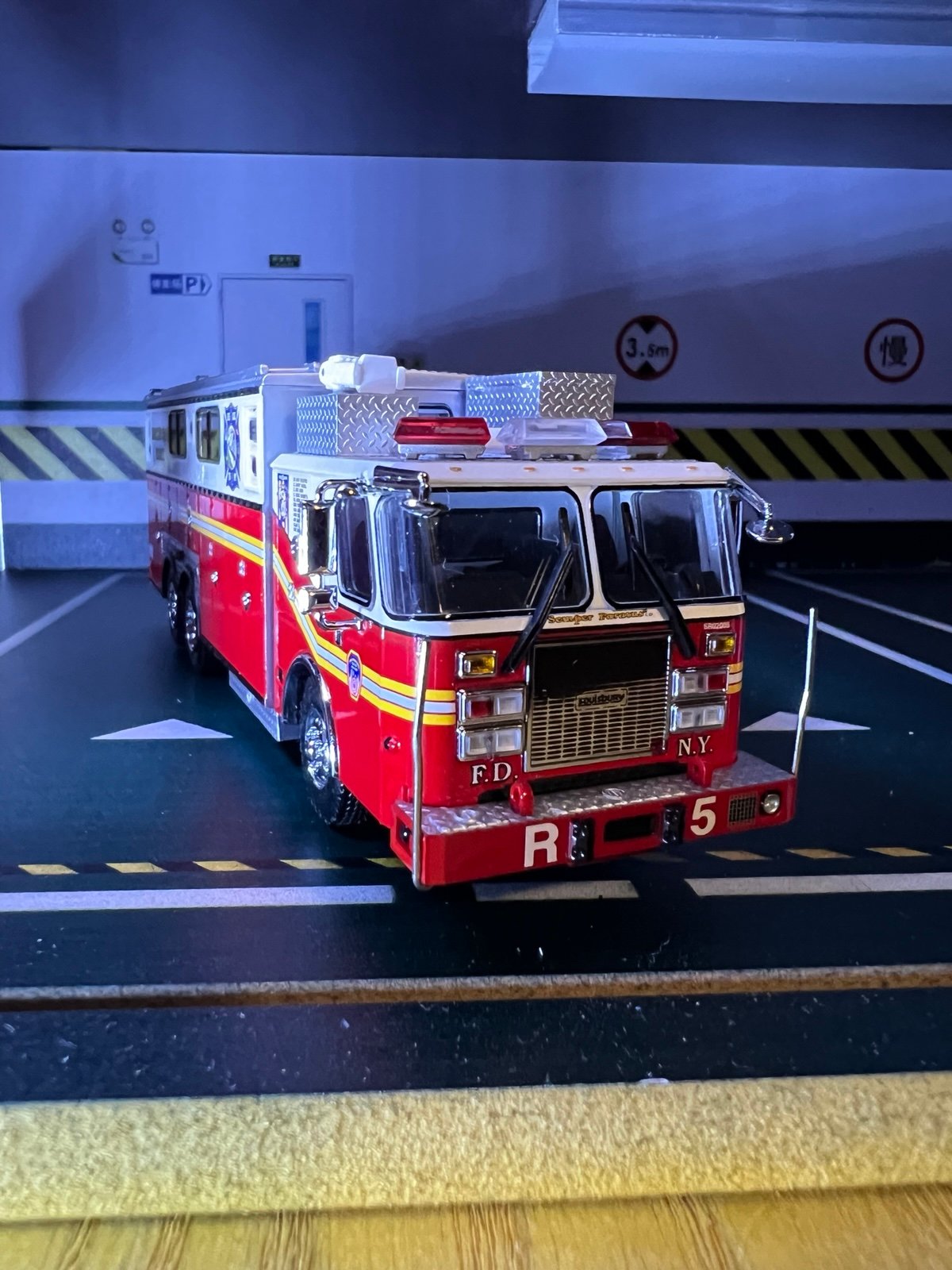 Code 3 FDNY RESCUE 5 Co Very Rare 5004 made world wide comes with COA