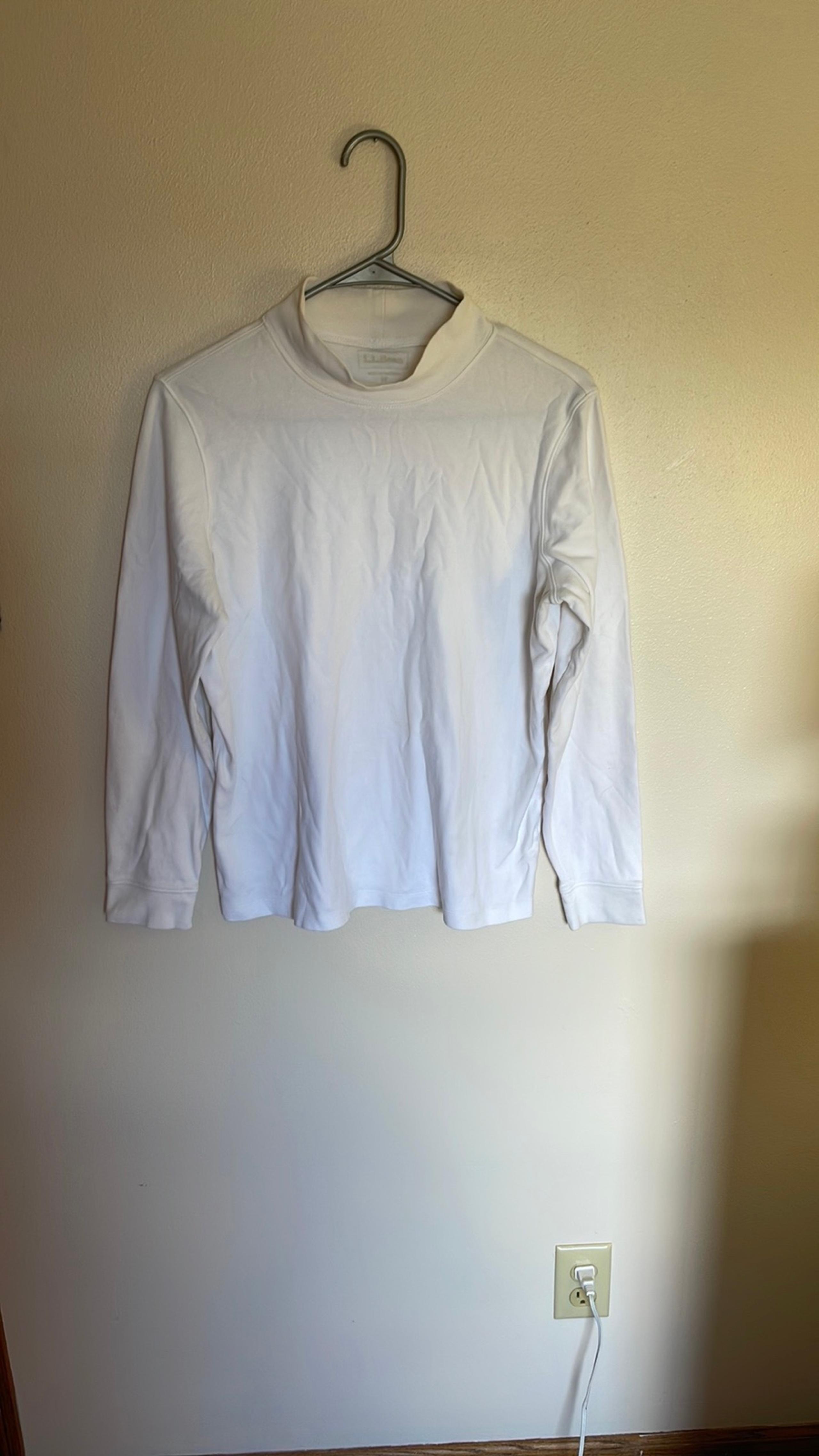 Women’s L.L Bean White Turtleneck Long Sleeve size Medium 100% Cotton