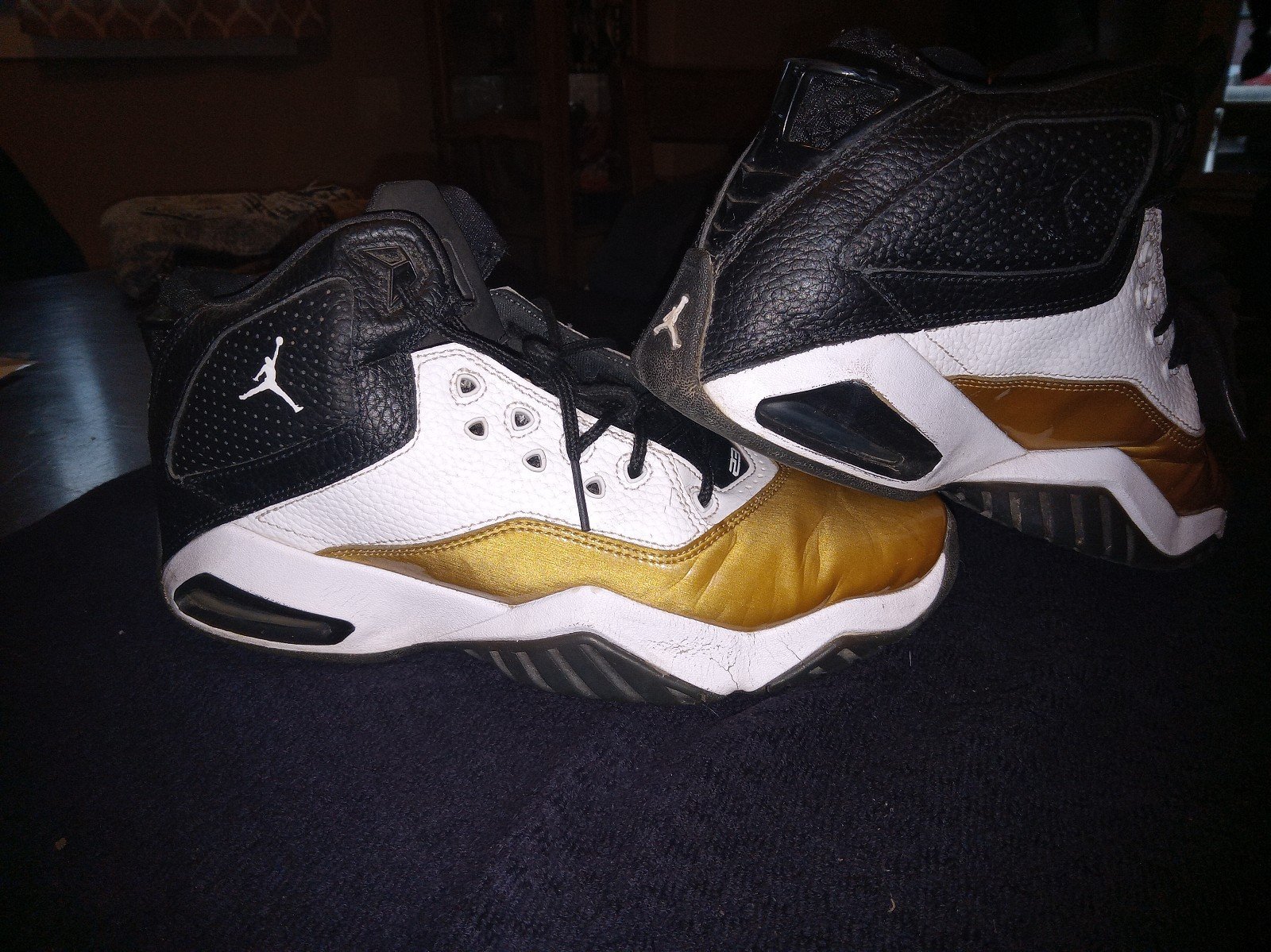 Jordan B' Loyal black gold white 7y