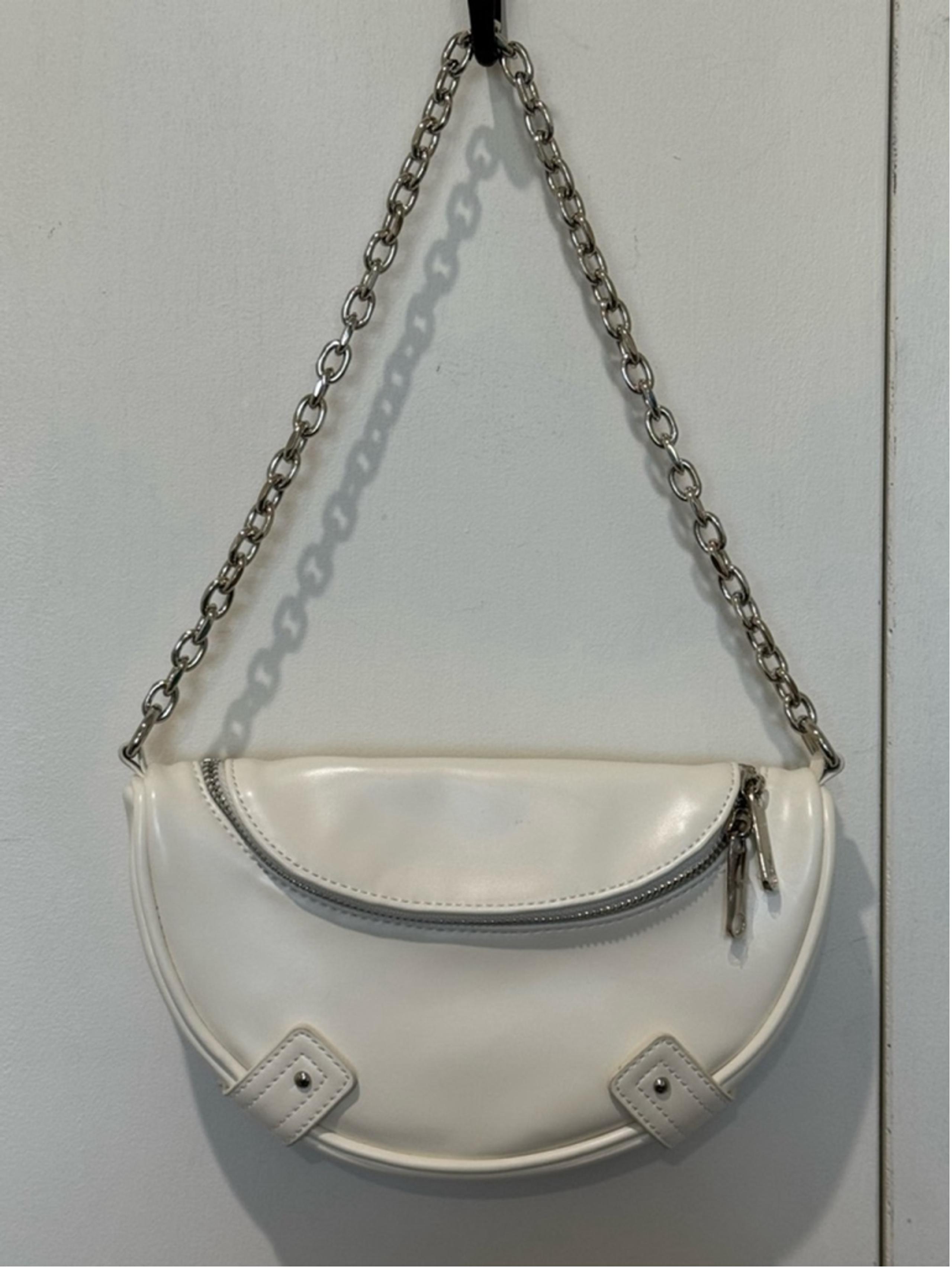 Women's Forever 21 White zip close silver chain vegan leather Shoulder Bag