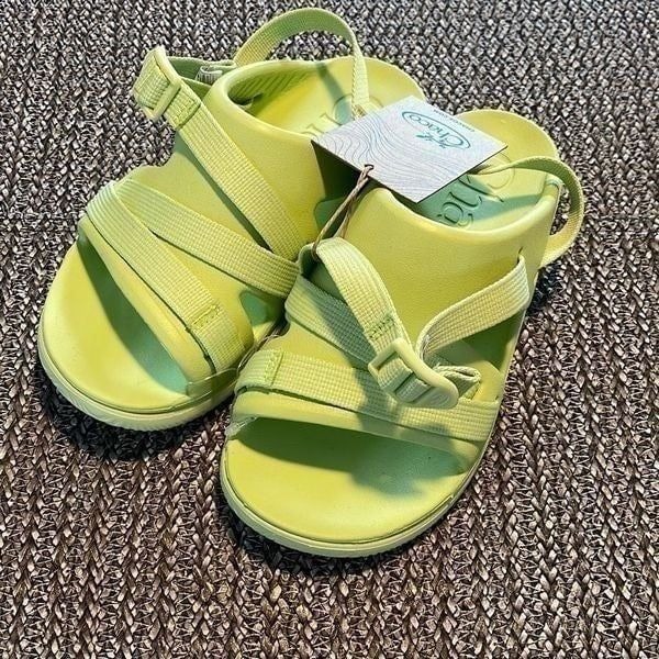 Chaco Childrens Chillos Sport Pale Green Size 4 New