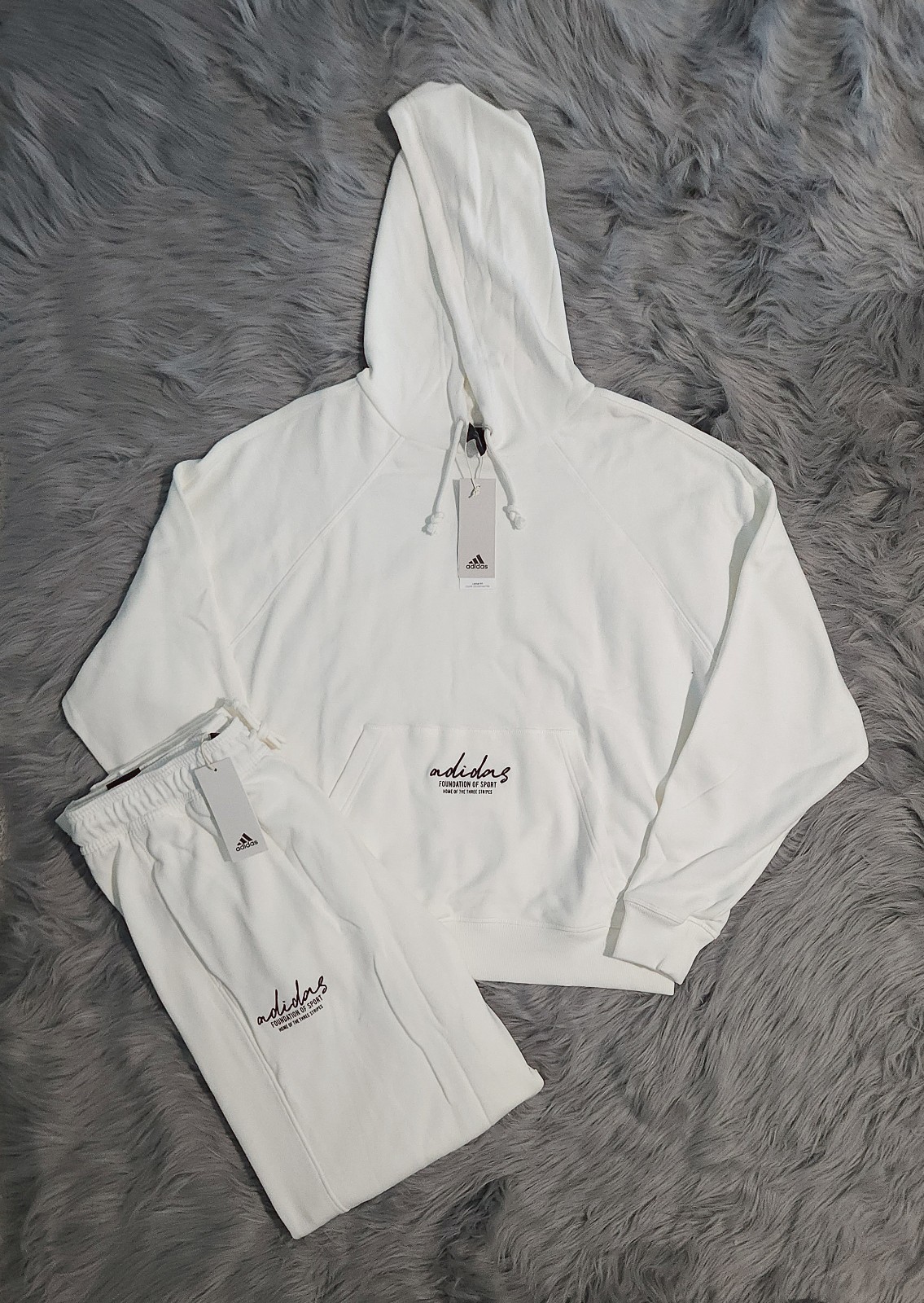 NWT Adidas Womens Signature Graphic Embroidery Sweatsuit, XL