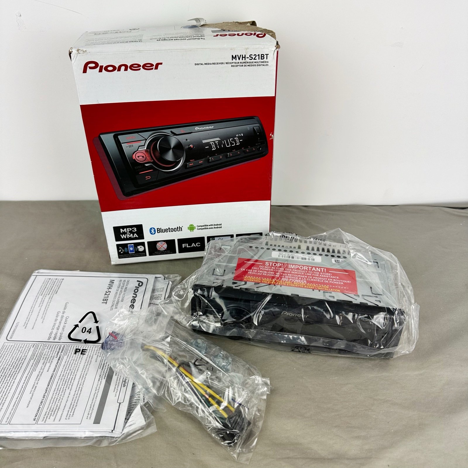Pioneer MVH-S21BT Digital Media Receiver Single DIN In-Dash Bluetooth box damage
