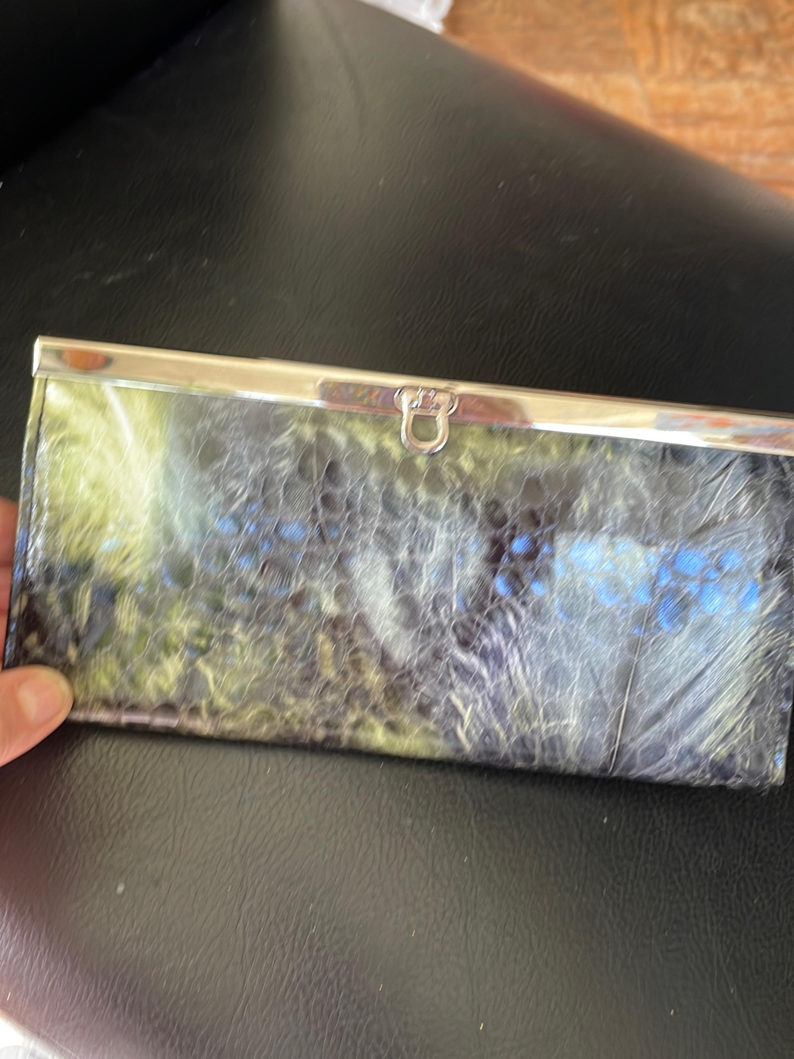 APT. 9 clutch