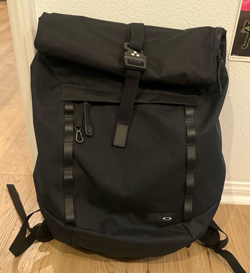Oakley Mens Voyage 23L Roll Top Backpack One Size Blackout