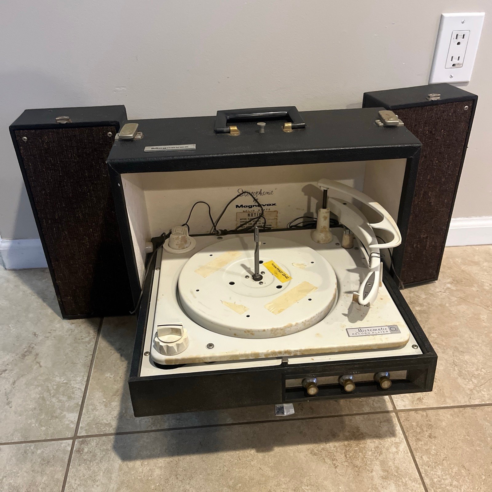 Vintage Magnavox Stereo Micromatic Turntable Portable Record Player Tested Read