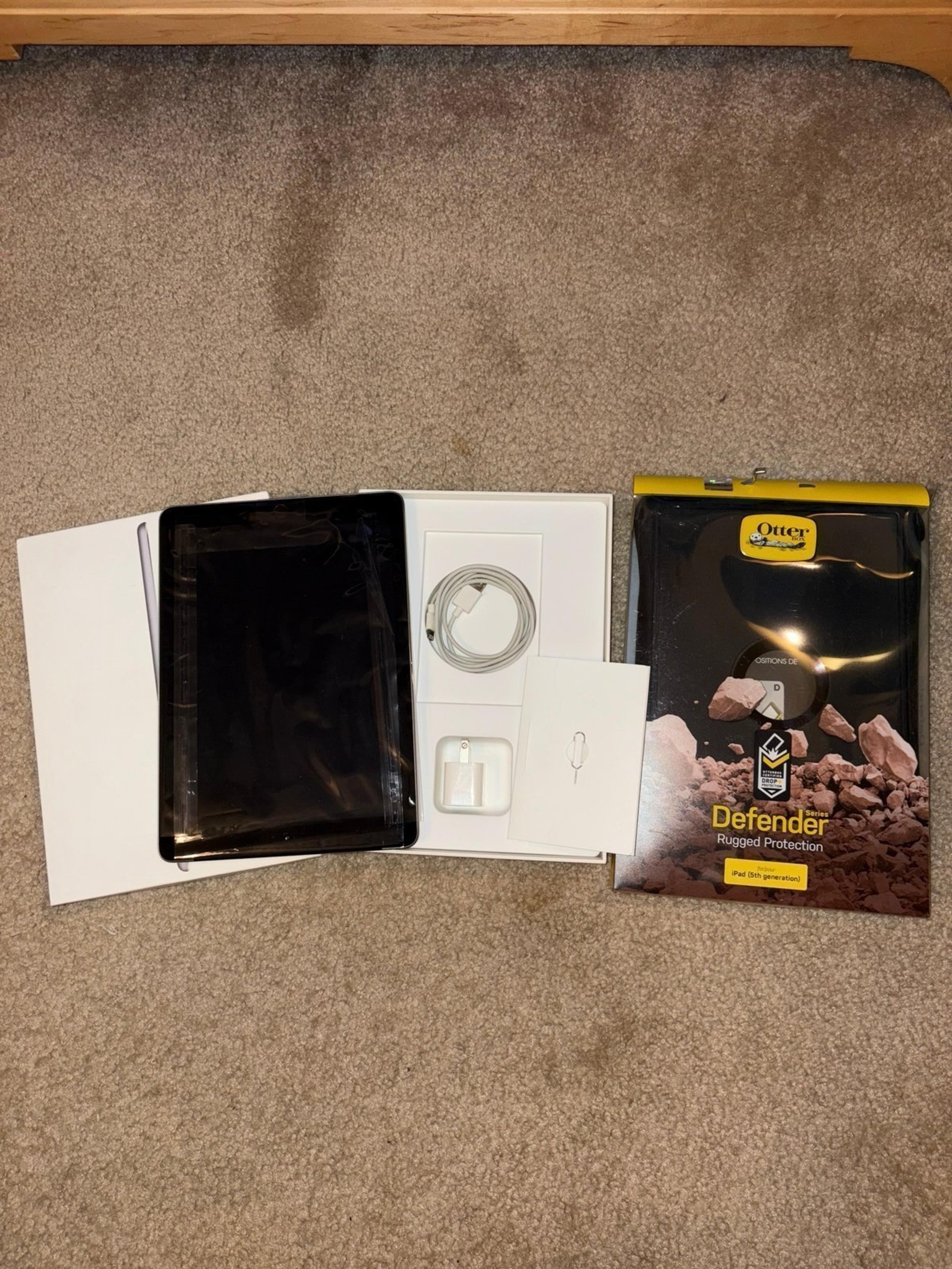 Apple iPad 5th Generation 32GB WiFi Celluar VERIZON